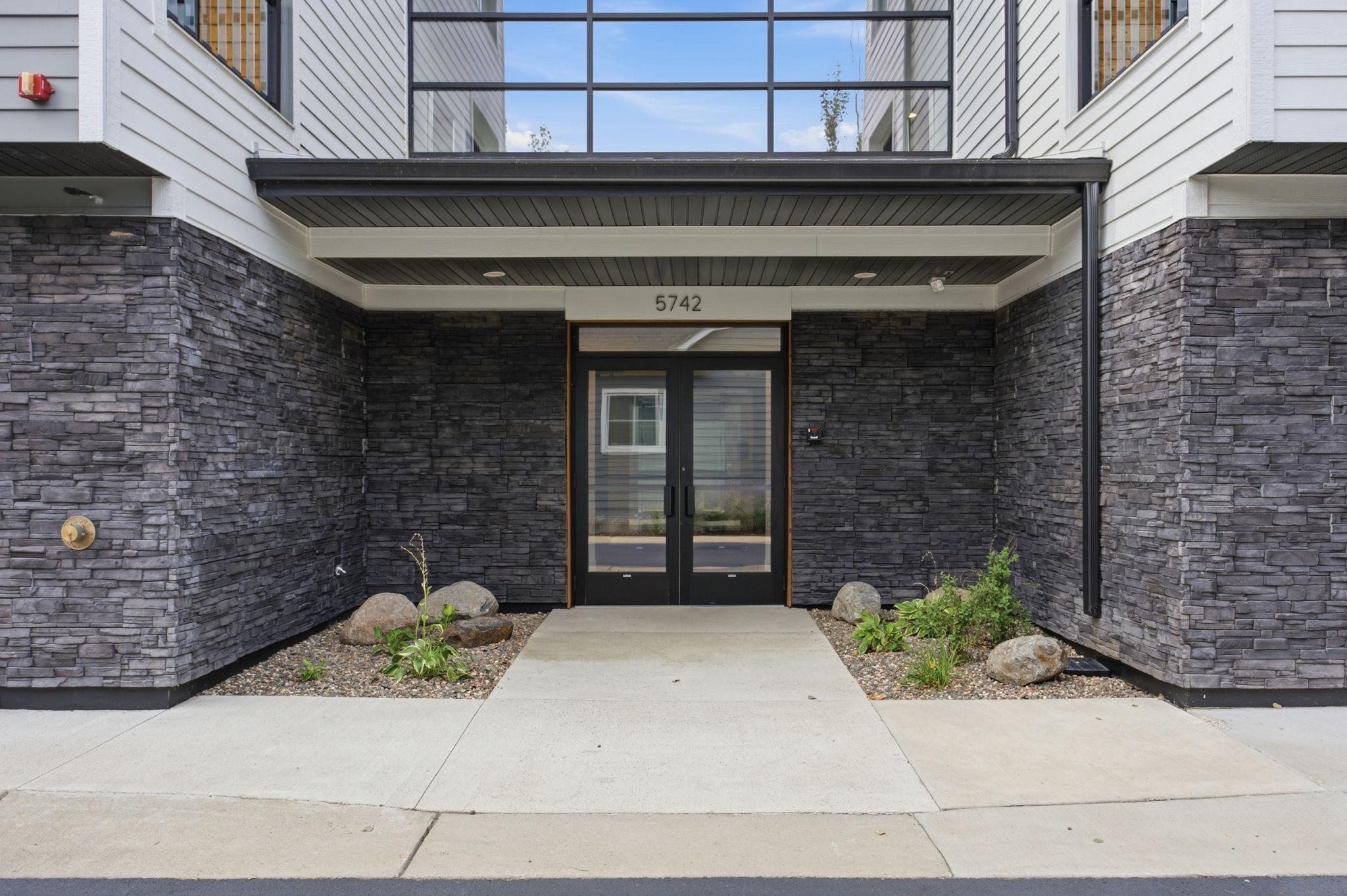View of Residential at 5742 Shady Oak Road #7, Minnetonka MN 55343, Minnetonka (39 of 43) - Mike Wilen | Minnesota Team Real Estate