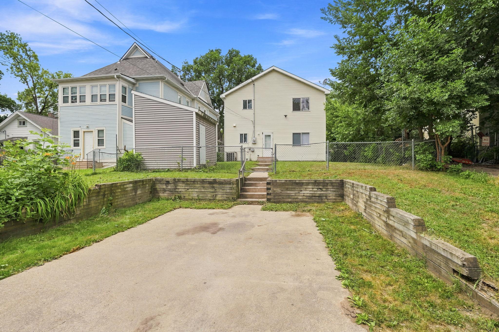 View of Residential at 2622 Dupont Avenue, Minneapolis MN 55411, Minneapolis (30 of 32) - Mike Wilen | Minnesota Team Real Estate
