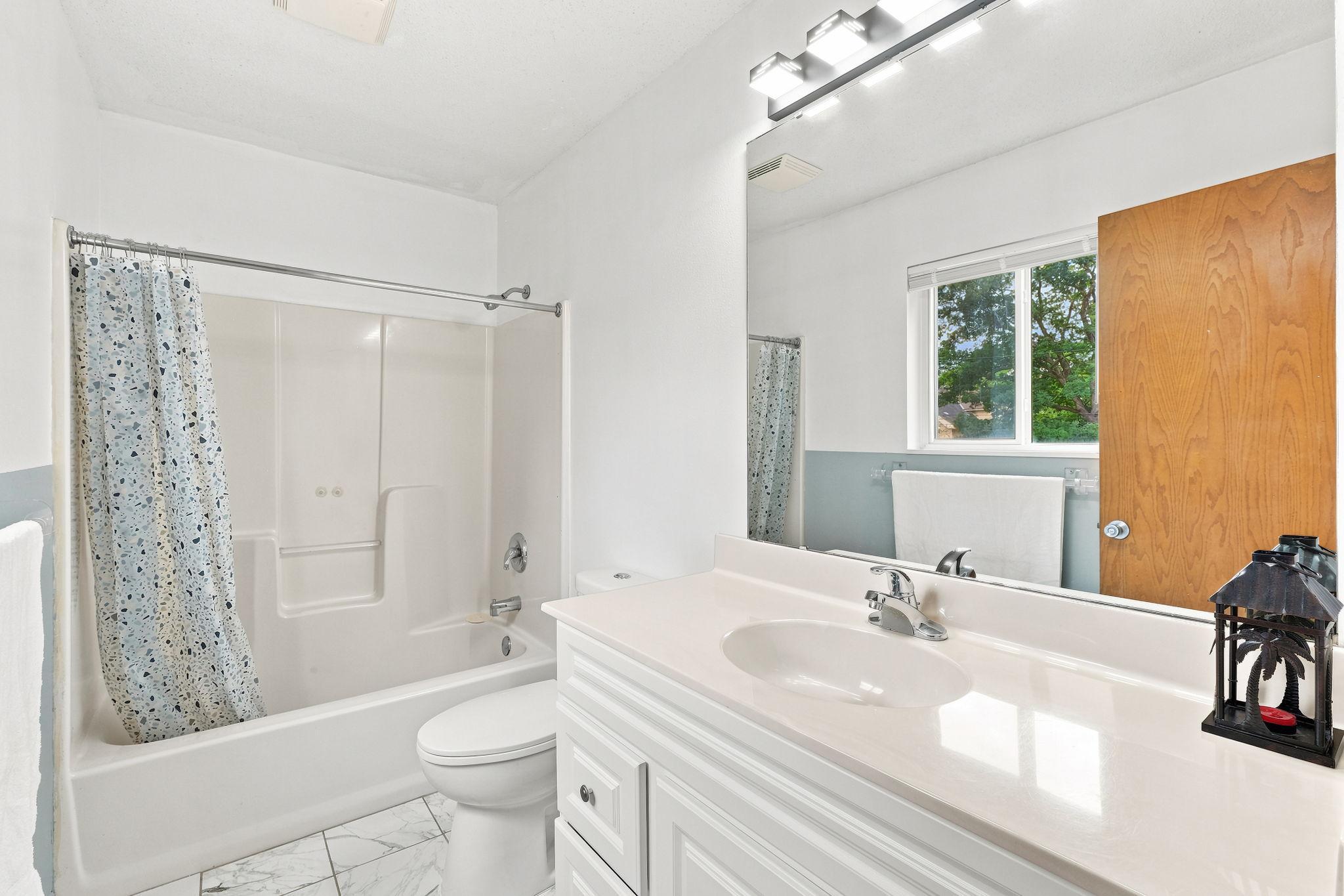 View of Residential at 2622 Dupont Avenue, Minneapolis MN 55411, Minneapolis (27 of 32) - Mike Wilen | Minnesota Team Real Estate
