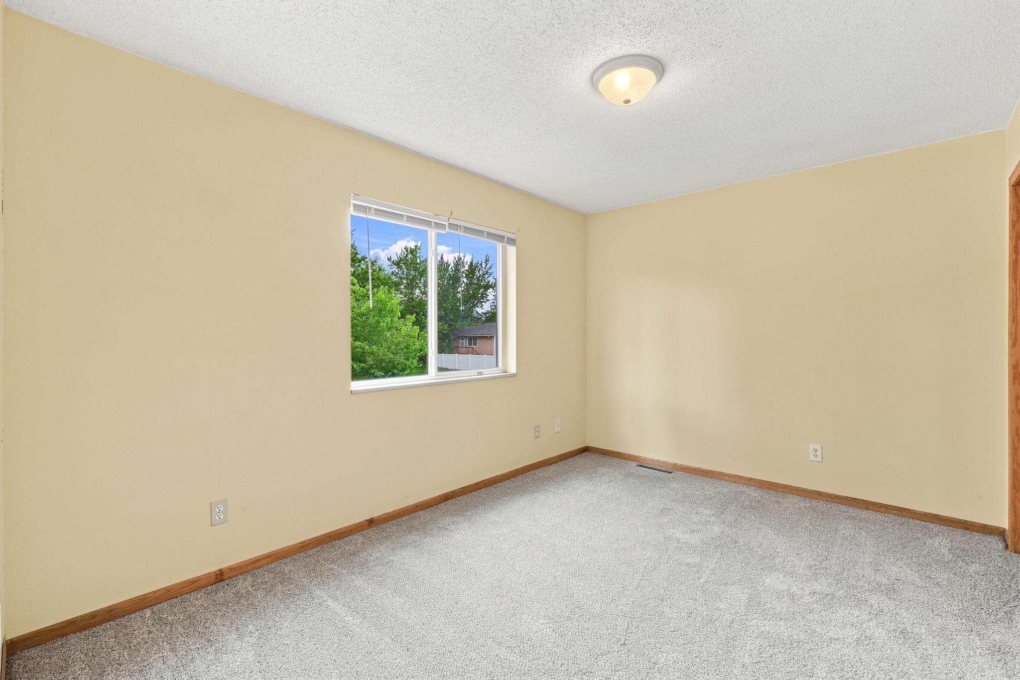 View of Residential at 2622 Dupont Avenue, Minneapolis MN 55411, Minneapolis (26 of 32) - Mike Wilen | Minnesota Team Real Estate