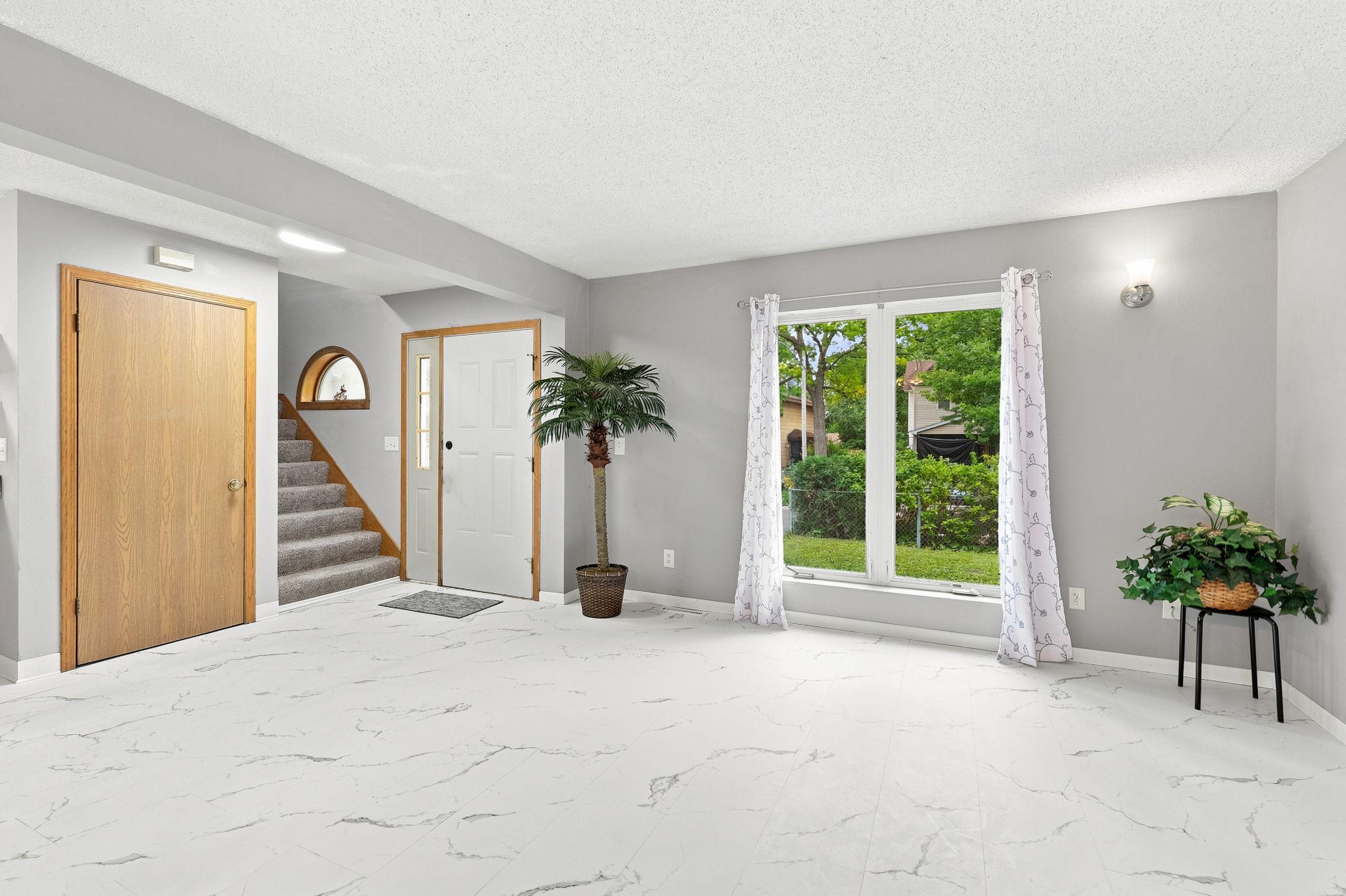 View of Residential at 2622 Dupont Avenue, Minneapolis MN 55411, Minneapolis (8 of 32) - Mike Wilen | Minnesota Team Real Estate