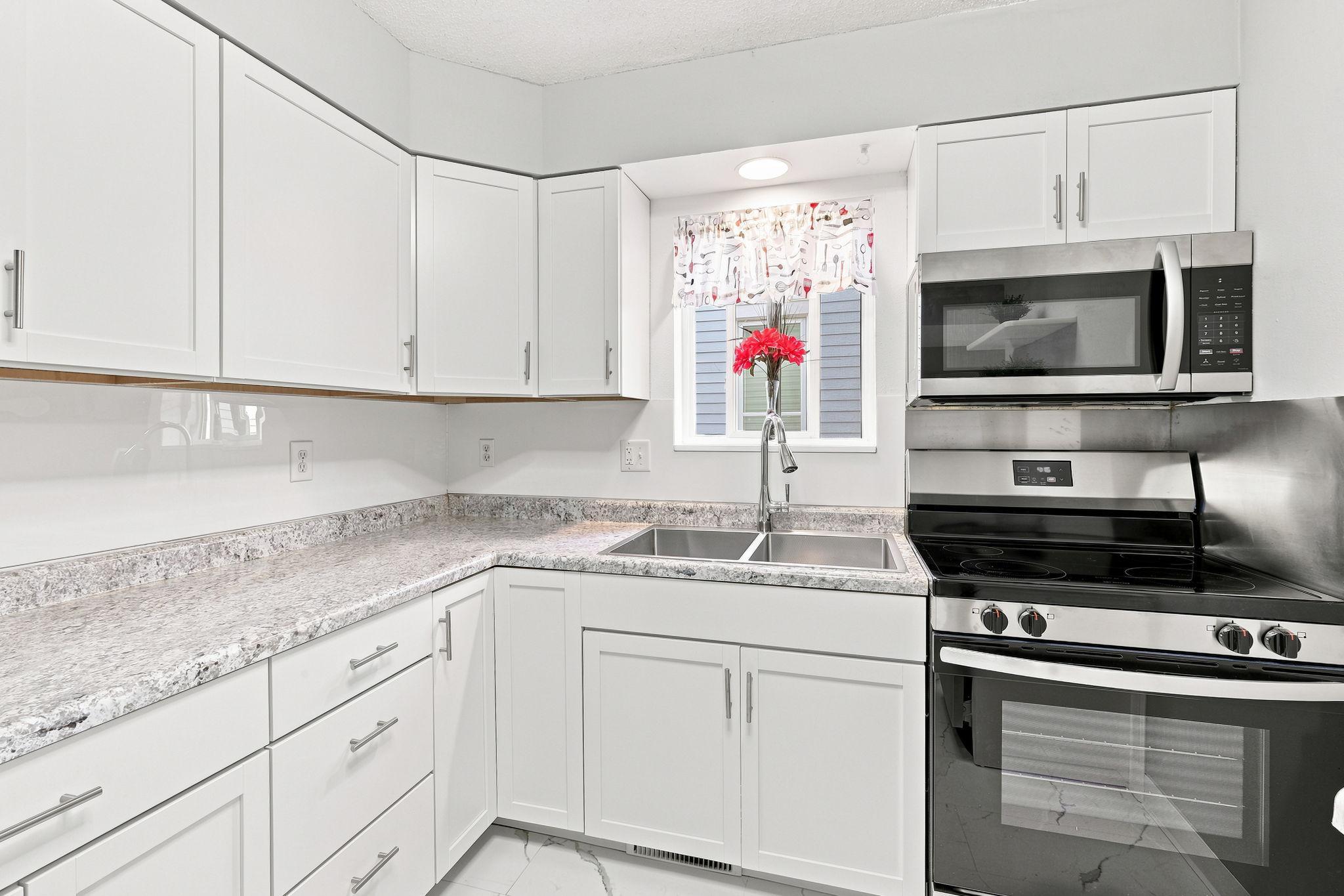 View of Residential at 2622 Dupont Avenue, Minneapolis MN 55411, Minneapolis (15 of 32) - Mike Wilen | Minnesota Team Real Estate