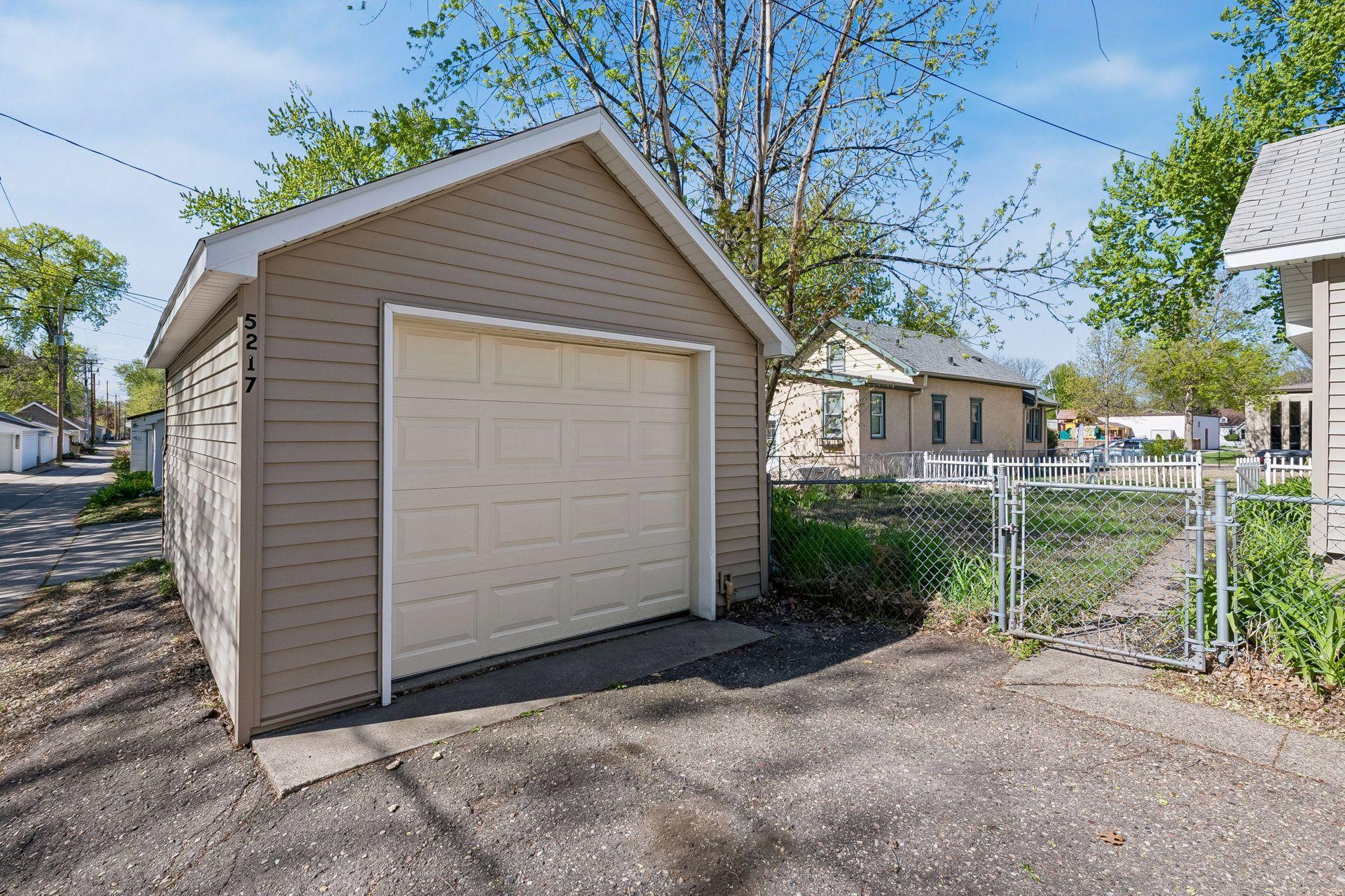 View of Residential at 5217 41st Avenue, Minneapolis MN 55417, Minneapolis (21 of 23) - Mike Wilen | Minnesota Team Real Estate