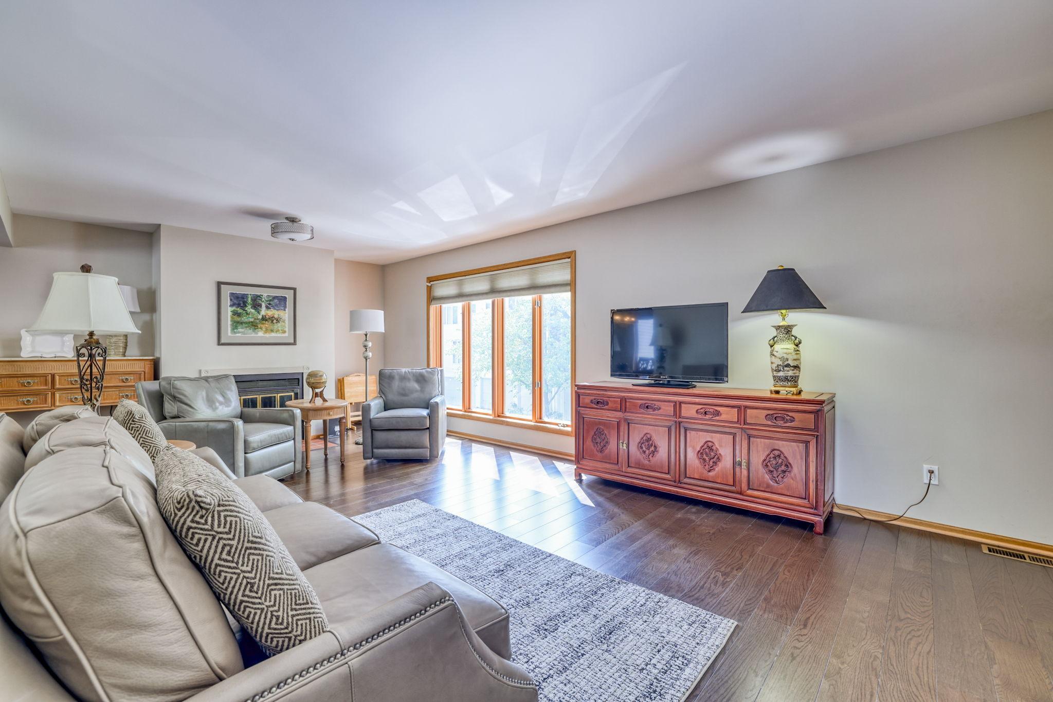 View of Residential at 921 / 923 Dartmouth Place, Minneapolis MN 55414, Minneapolis (3 of 34) - Mike Wilen | Minnesota Team Real Estate