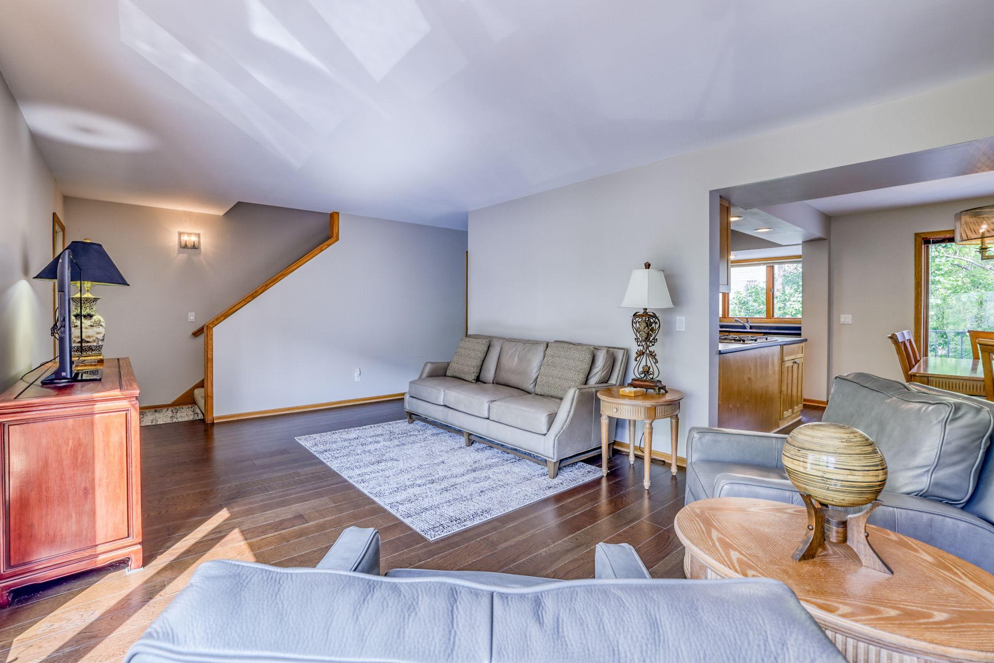 View of Residential at 921 / 923 Dartmouth Place, Minneapolis MN 55414, Minneapolis (6 of 34) - Mike Wilen | Minnesota Team Real Estate