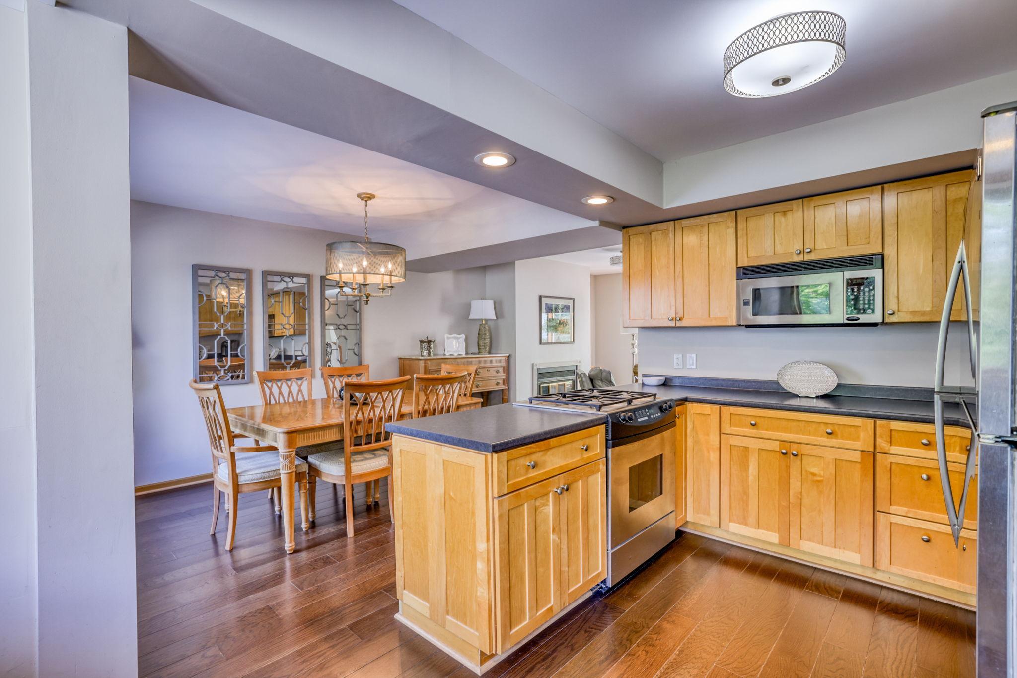 View of Residential at 921 / 923 Dartmouth Place, Minneapolis MN 55414, Minneapolis (13 of 34) - Mike Wilen | Minnesota Team Real Estate