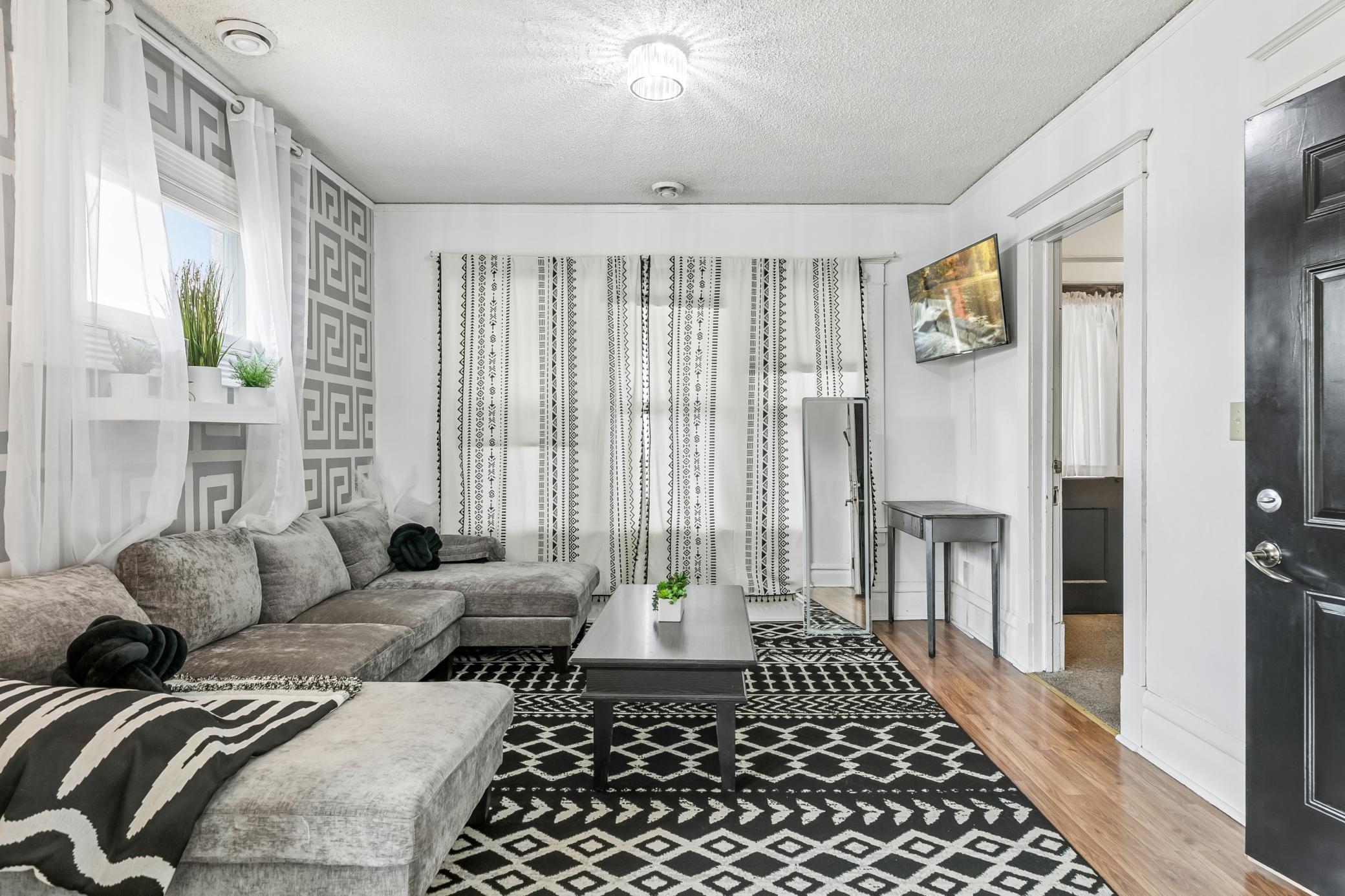 View of Residential Income at 393 Geranium Avenue, Saint Paul MN 55130, Saint Paul (18 of 43) - Mike Wilen | Minnesota Team Real Estate