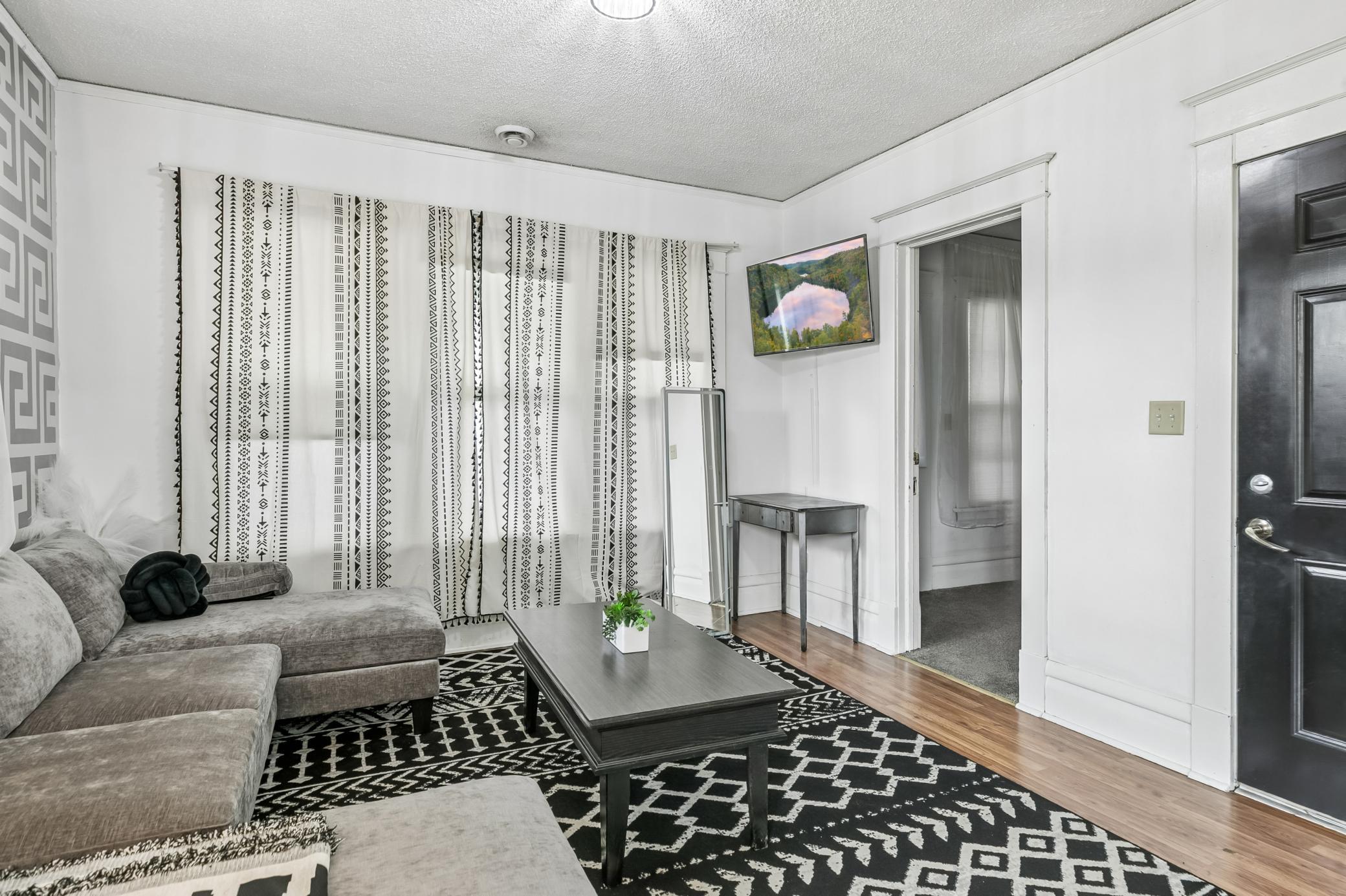 View of Residential Income at 393 Geranium Avenue, Saint Paul MN 55130, Saint Paul (17 of 43) - Mike Wilen | Minnesota Team Real Estate