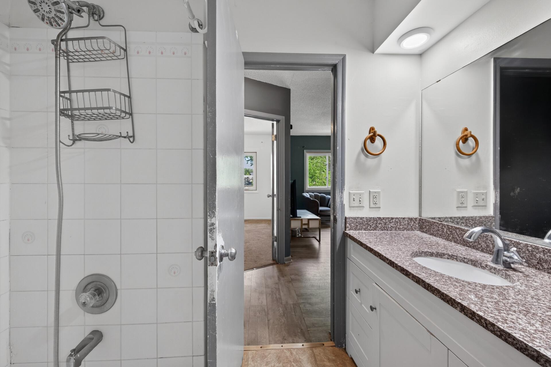 View of Residential at 995 Rose Avenue, Saint Paul MN 55106, Saint Paul (21 of 40) - Mike Wilen | Minnesota Team Real Estate
