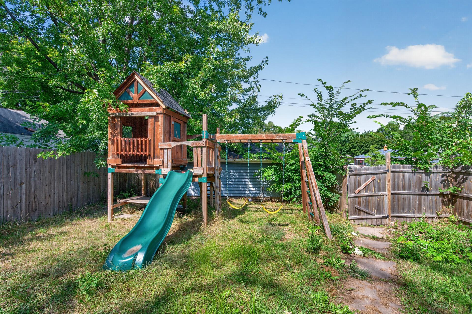 View of Residential at 995 Rose Avenue, Saint Paul MN 55106, Saint Paul (40 of 40) - Mike Wilen | Minnesota Team Real Estate