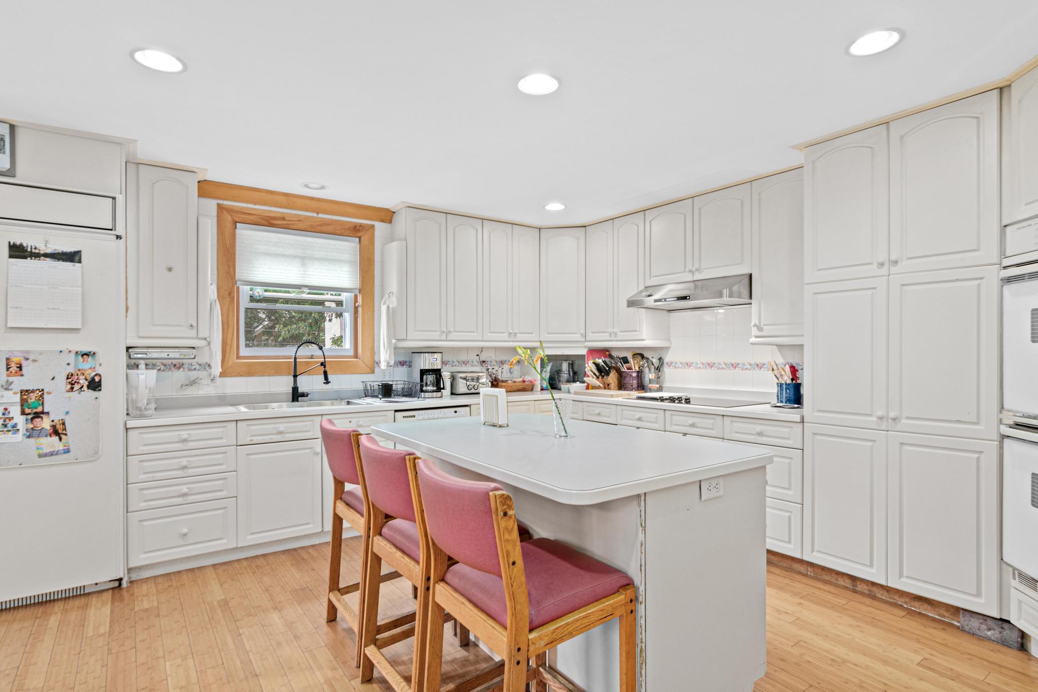 View of Residential at 1870 Laurel Avenue, Saint Paul MN 55104, Saint Paul (3 of 26) - Mike Wilen | Minnesota Team Real Estate
