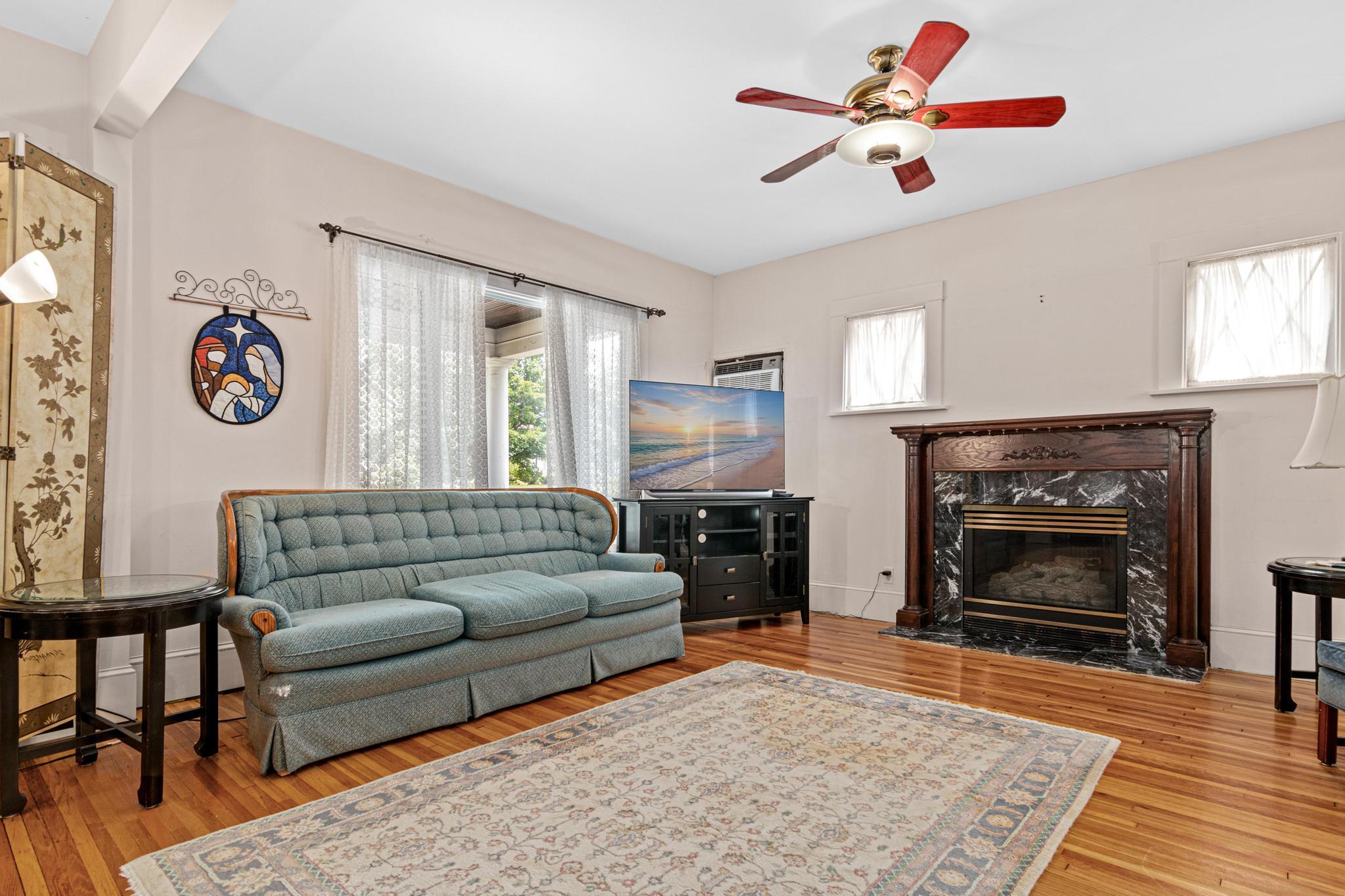 View of Residential at 1870 Laurel Avenue, Saint Paul MN 55104, Saint Paul (9 of 26) - Mike Wilen | Minnesota Team Real Estate