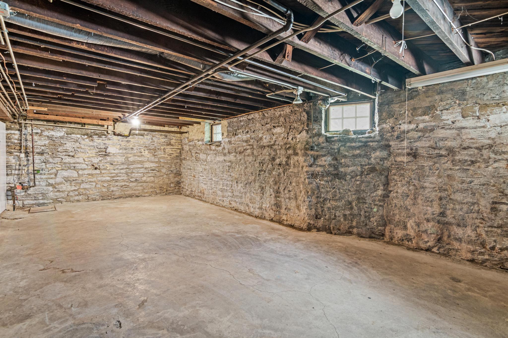 View of Residential at 1870 Laurel Avenue, Saint Paul MN 55104, Saint Paul (21 of 28) - Mike Wilen | Minnesota Team Real Estate