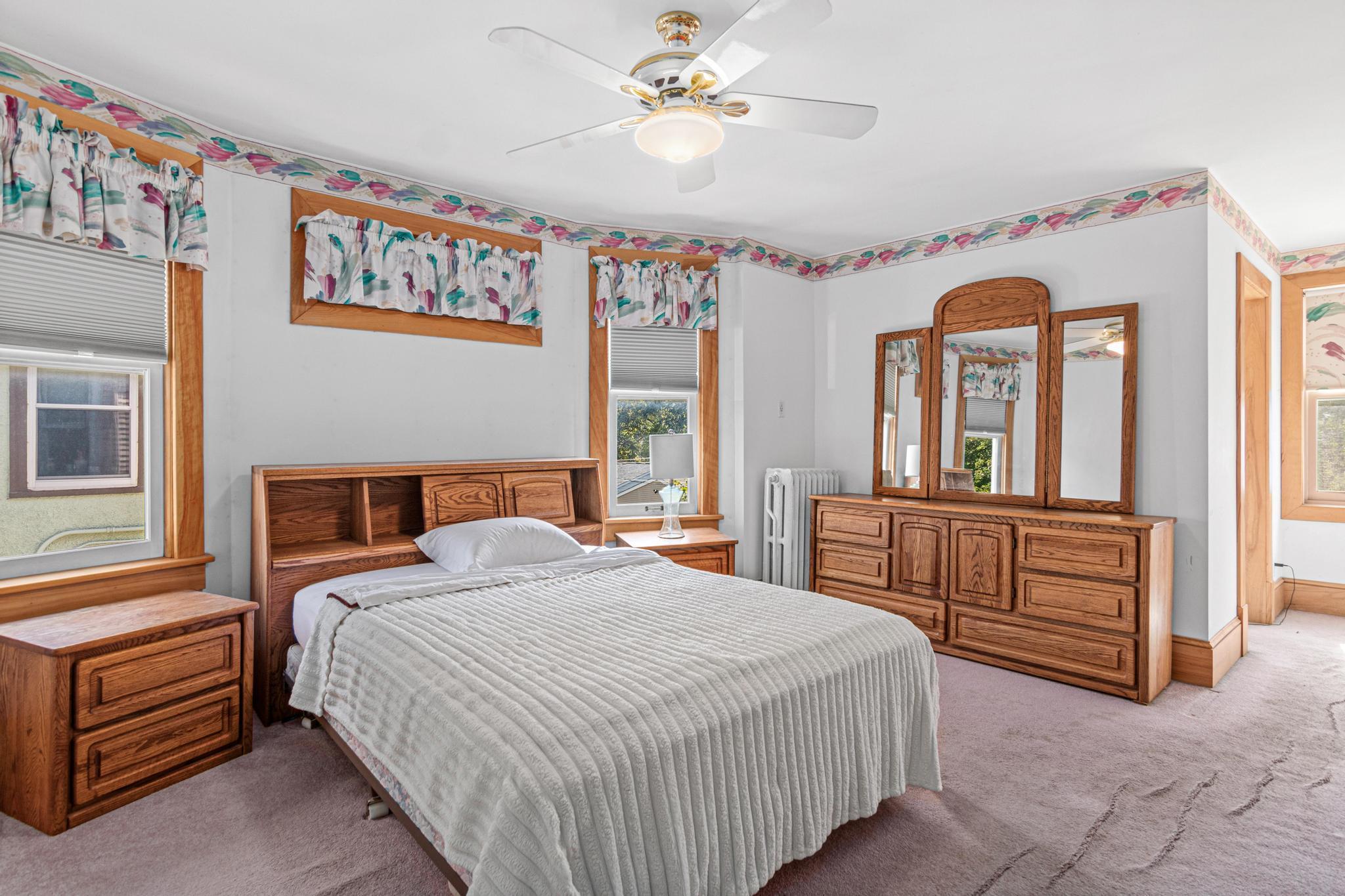 View of Residential at 1870 Laurel Avenue, Saint Paul MN 55104, Saint Paul (11 of 28) - Mike Wilen | Minnesota Team Real Estate