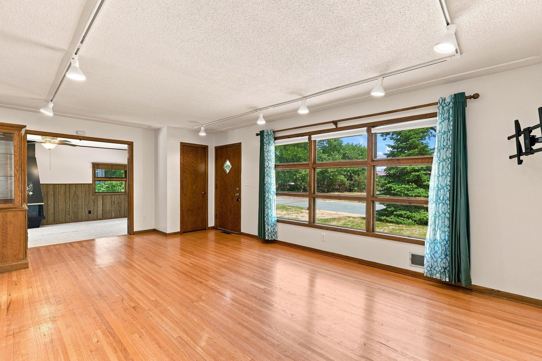 View of Residential at 5355 Northport Drive, Brooklyn Center MN 55429, Brooklyn Center (6 of 38) - Mike Wilen | Minnesota Team Real Estate
