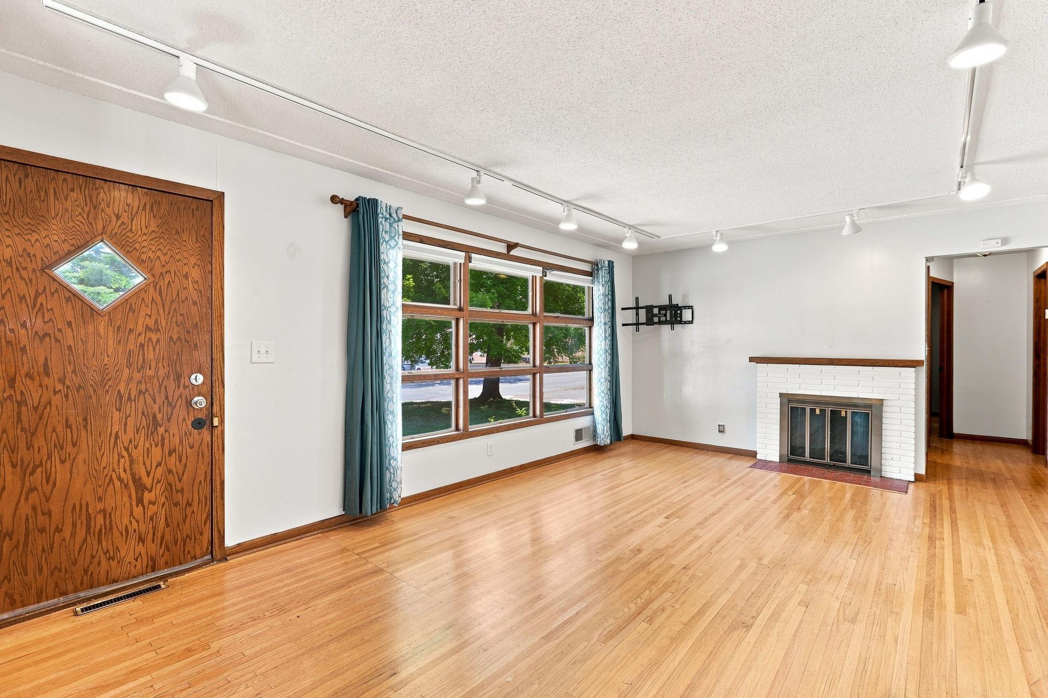 View of Residential at 5355 Northport Drive, Brooklyn Center MN 55429, Brooklyn Center (7 of 38) - Mike Wilen | Minnesota Team Real Estate