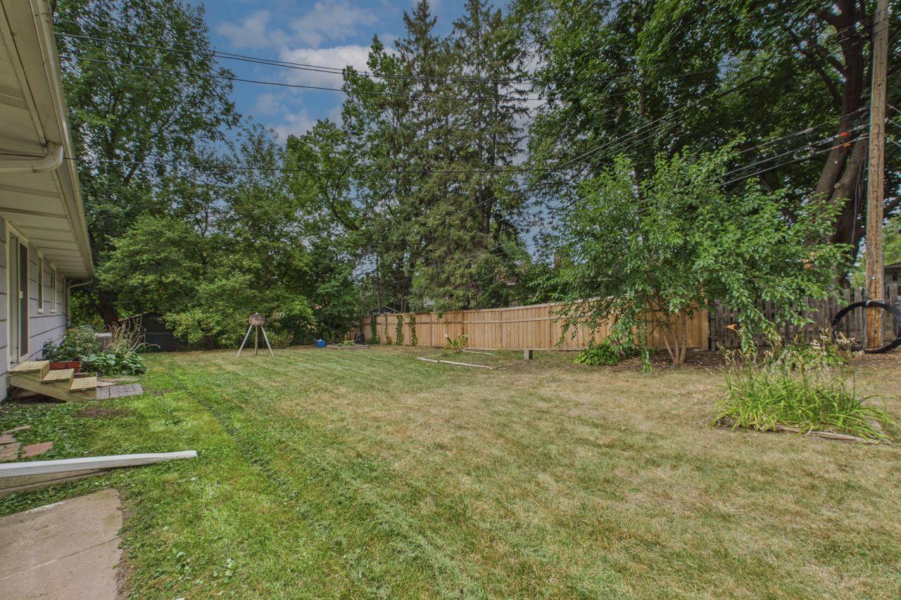 View of Residential at 2085 Rosewood Lane, Roseville MN 55113, Roseville (27 of 30) - Mike Wilen | Minnesota Team Real Estate