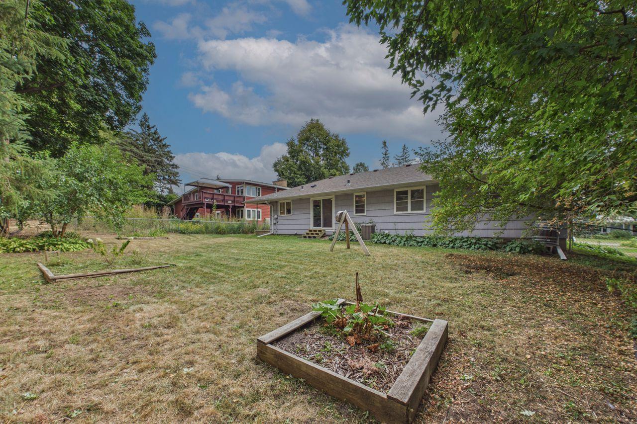 View of Residential at 2085 Rosewood Lane, Roseville MN 55113, Roseville (25 of 30) - Mike Wilen | Minnesota Team Real Estate