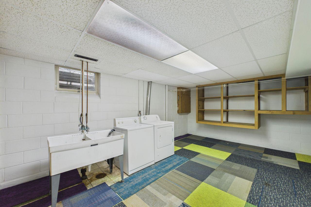 View of Residential at 2085 Rosewood Lane, Roseville MN 55113, Roseville (23 of 30) - Mike Wilen | Minnesota Team Real Estate