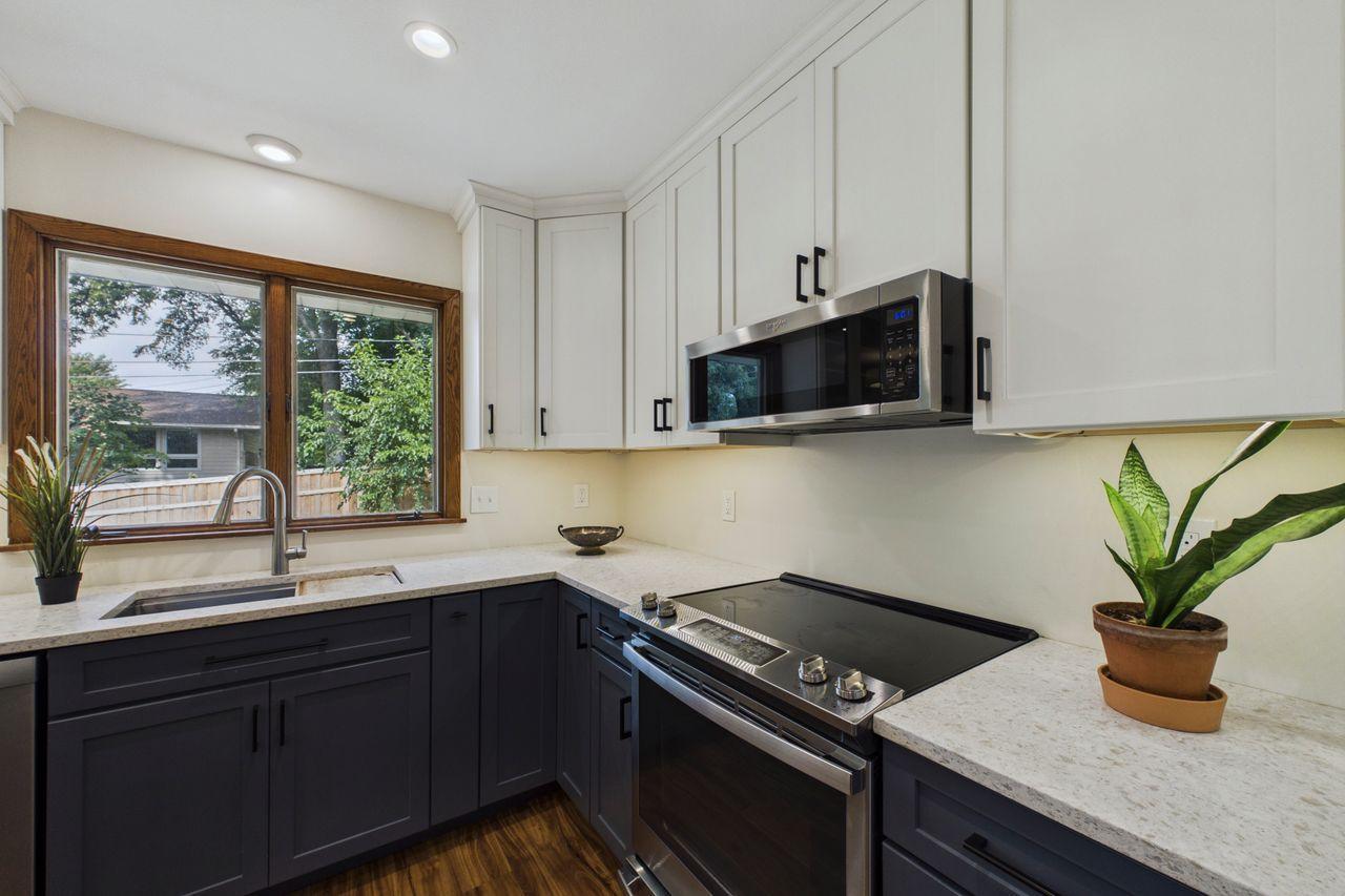 View of Residential at 2085 Rosewood Lane, Roseville MN 55113, Roseville (11 of 30) - Mike Wilen | Minnesota Team Real Estate