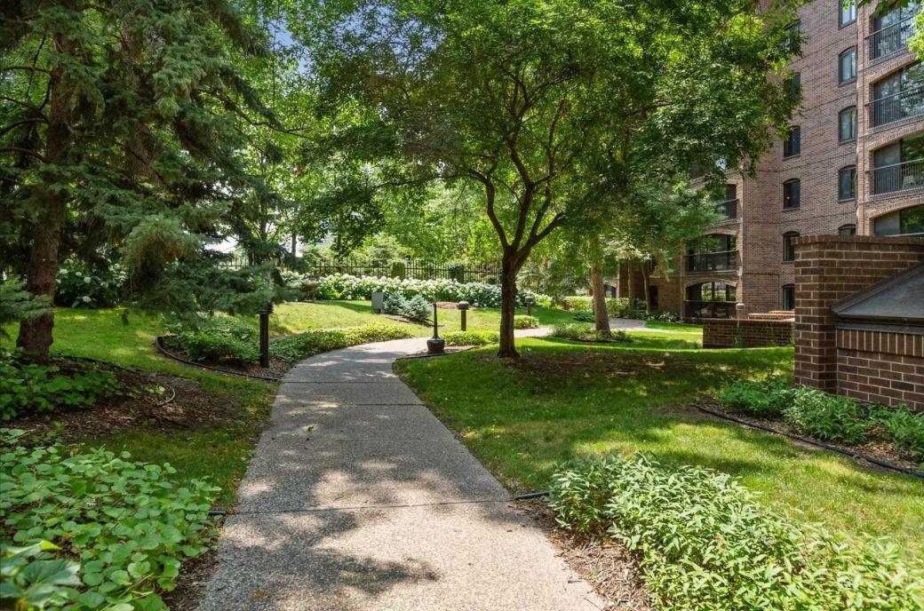 View of Residential at 1235 Yale Place #1701, Minneapolis MN 55403, Minneapolis (47 of 85) - Mike Wilen | Minnesota Team Real Estate