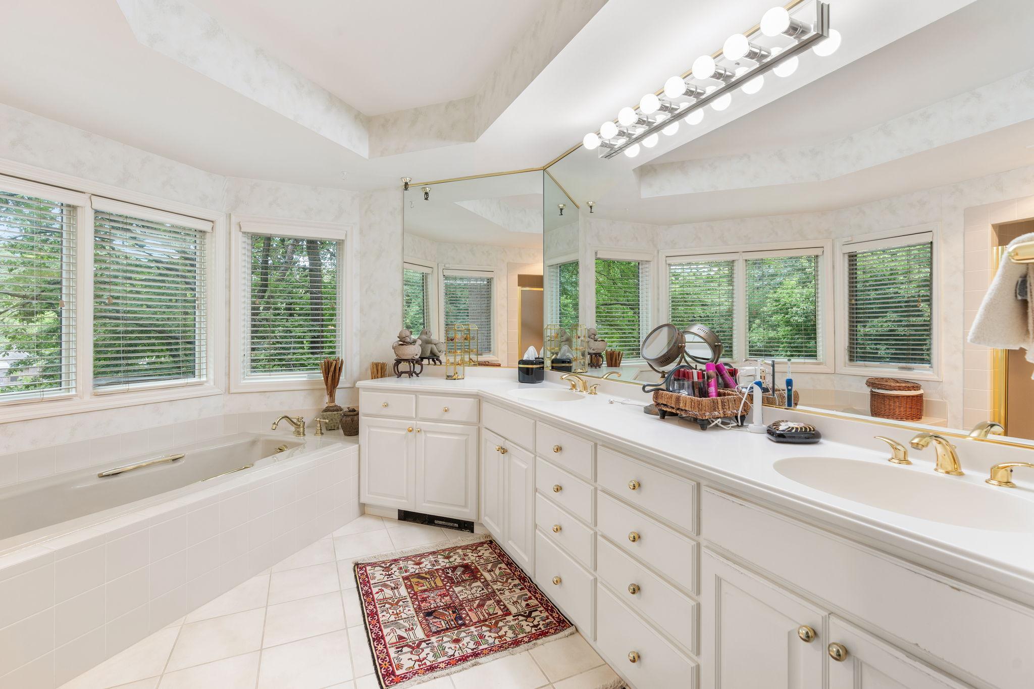 View of Residential at 12700 Sherwood Place #112, Minnetonka MN 55305, Minnetonka (24 of 48) - Mike Wilen | Minnesota Team Real Estate