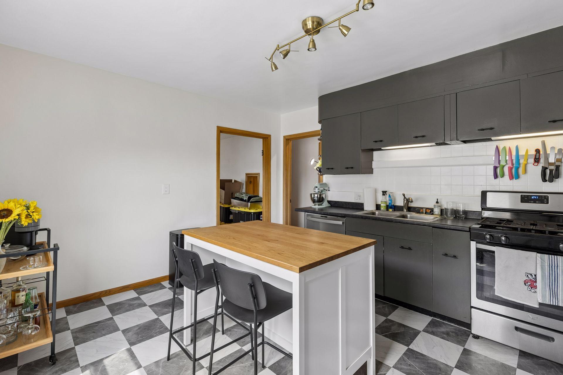View of Residential Income at 1519 Adams Street, Minneapolis MN 55413, Minneapolis (12 of 31) - Mike Wilen | Minnesota Team Real Estate