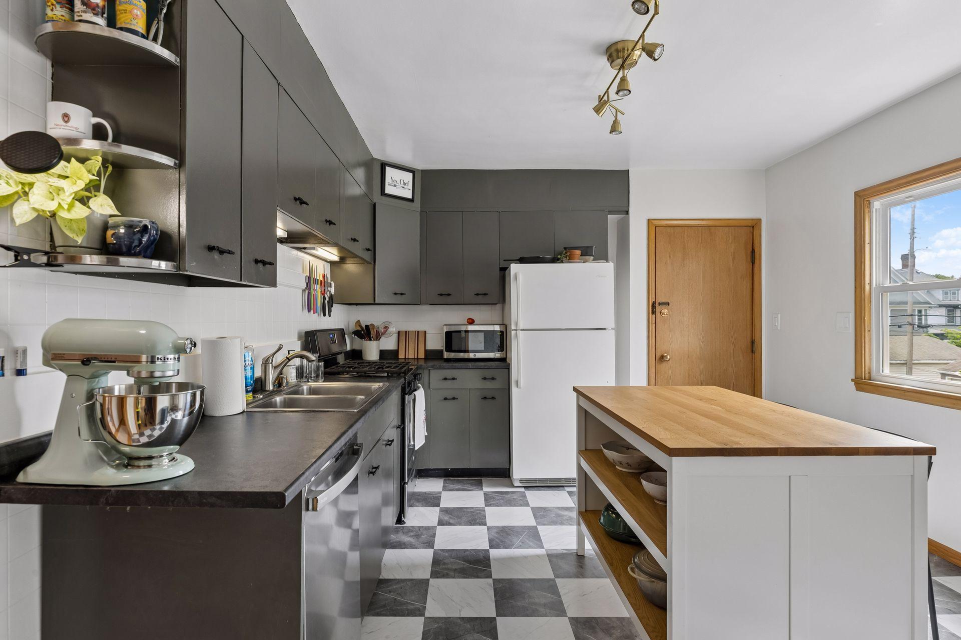 View of Residential Income at 1519 Adams Street, Minneapolis MN 55413, Minneapolis (10 of 31) - Mike Wilen | Minnesota Team Real Estate