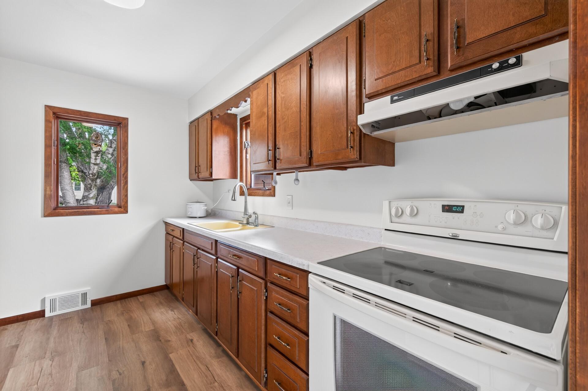 View of Residential at 2300 Brookview Drive, Brooklyn Center MN 55430, Brooklyn Center (7 of 33) - Mike Wilen | Minnesota Team Real Estate