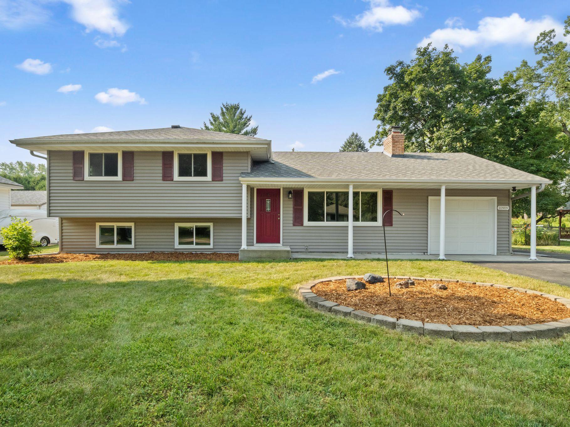 View of Residential at 10909 Oak Knoll Terrace, Minnetonka MN 55305, Minnetonka - Mike Wilen | Minnesota Team Real Estate