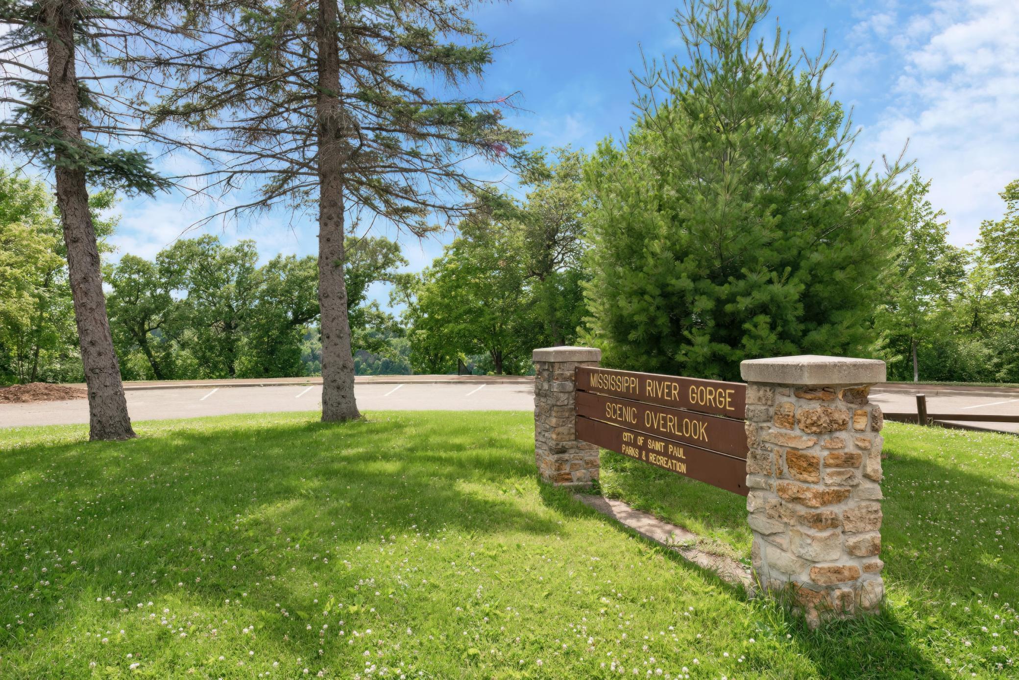 View of Residential at 2135 Pinehurst Avenue, Saint Paul MN 55116, Saint Paul (29 of 32) - Mike Wilen | Minnesota Team Real Estate