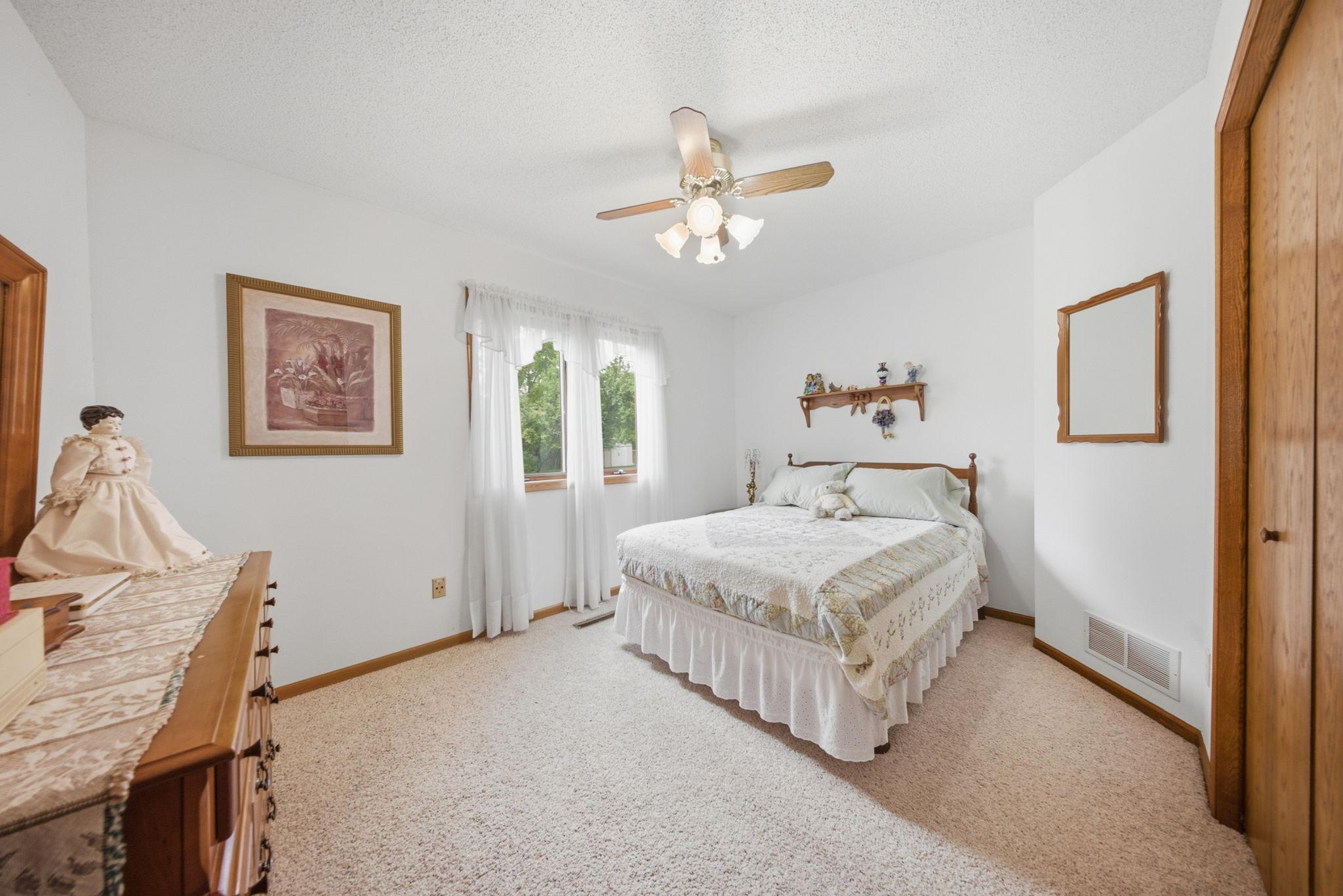 View of Residential at 4852 Hillvale Avenue, Oakdale MN 55128, Oakdale (24 of 42) - Mike Wilen | Minnesota Team Real Estate