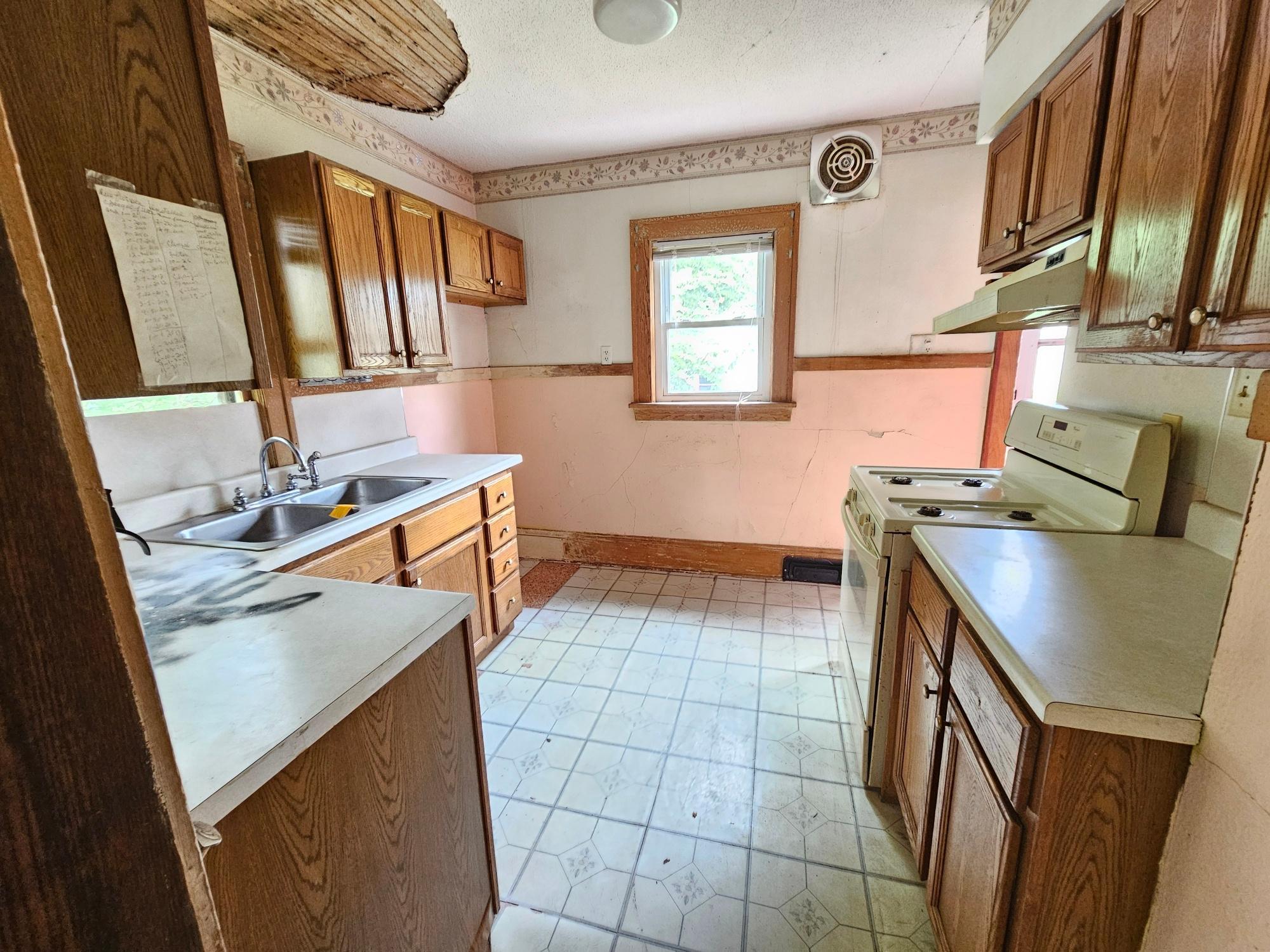 View of Residential at 3904 Clinton Avenue, Minneapolis MN 55409, Minneapolis (4 of 8) - Mike Wilen | Minnesota Team Real Estate