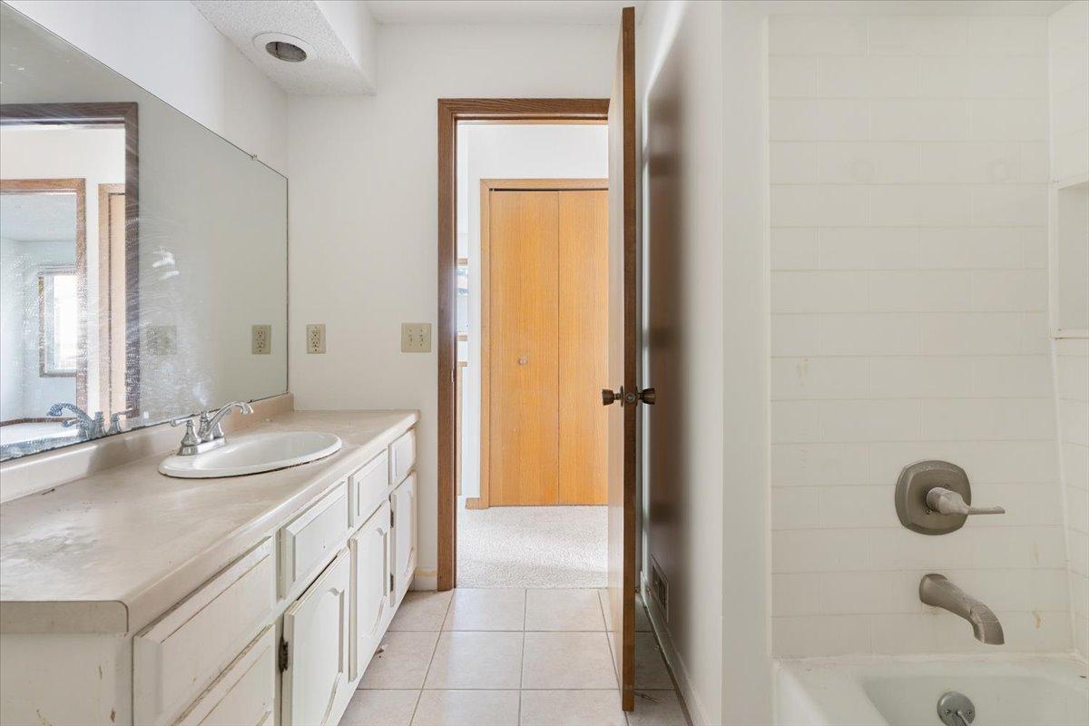 View of Residential at 2640 Shenandoah Lane, Plymouth MN 55447, Plymouth (15 of 31) - Mike Wilen | Minnesota Team Real Estate