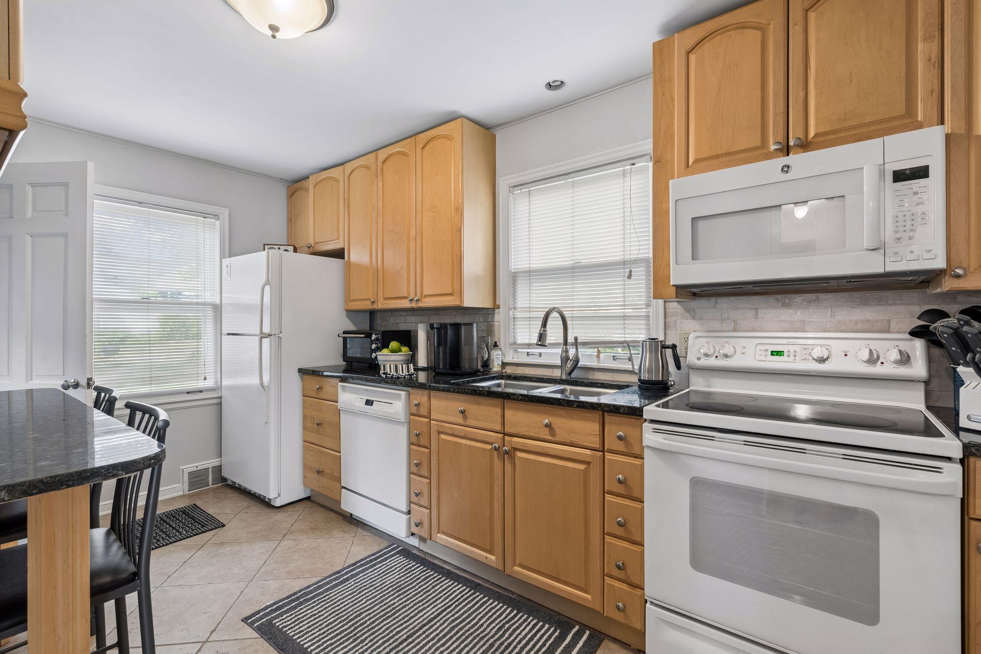 View of Residential at 2245 Highland Parkway, Saint Paul MN 55116, Saint Paul (9 of 24) - Mike Wilen | Minnesota Team Real Estate