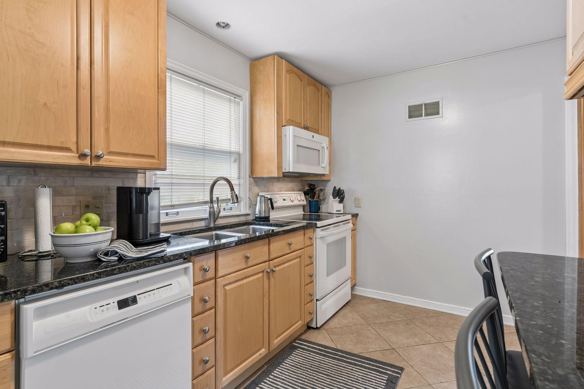 View of Residential at 2245 Highland Parkway, Saint Paul MN 55116, Saint Paul (7 of 24) - Mike Wilen | Minnesota Team Real Estate
