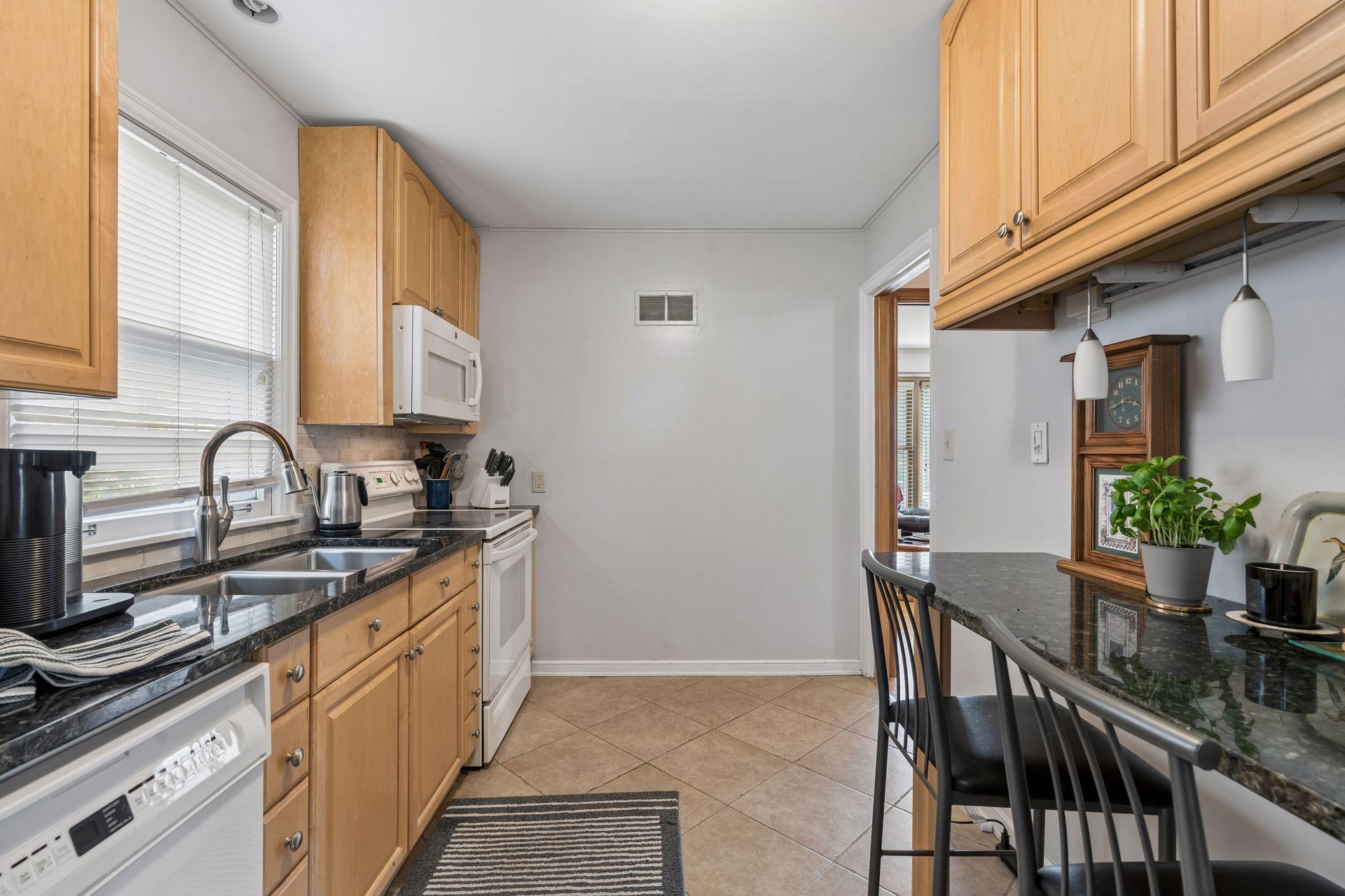 View of Residential at 2245 Highland Parkway, Saint Paul MN 55116, Saint Paul (6 of 24) - Mike Wilen | Minnesota Team Real Estate