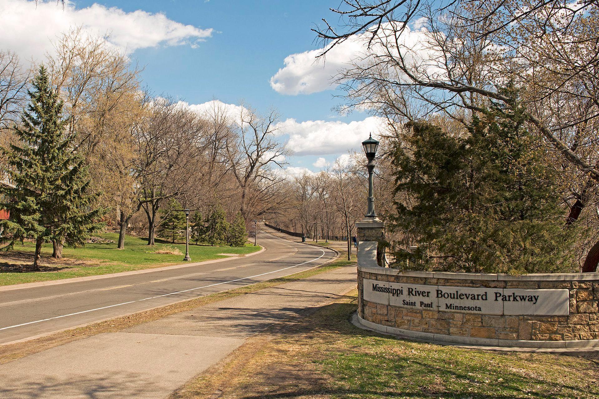 View of Residential at 2245 Highland Parkway, Saint Paul MN 55116, Saint Paul (24 of 29) - Mike Wilen | Minnesota Team Real Estate