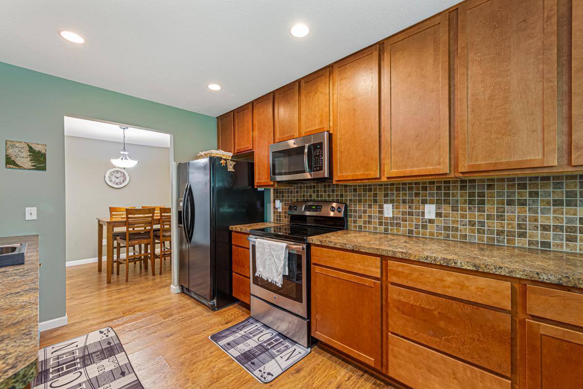 View of Residential at 18450 Creeks Bend Drive, Minnetonka MN 55345, Minnetonka (16 of 27) - Mike Wilen | Minnesota Team Real Estate