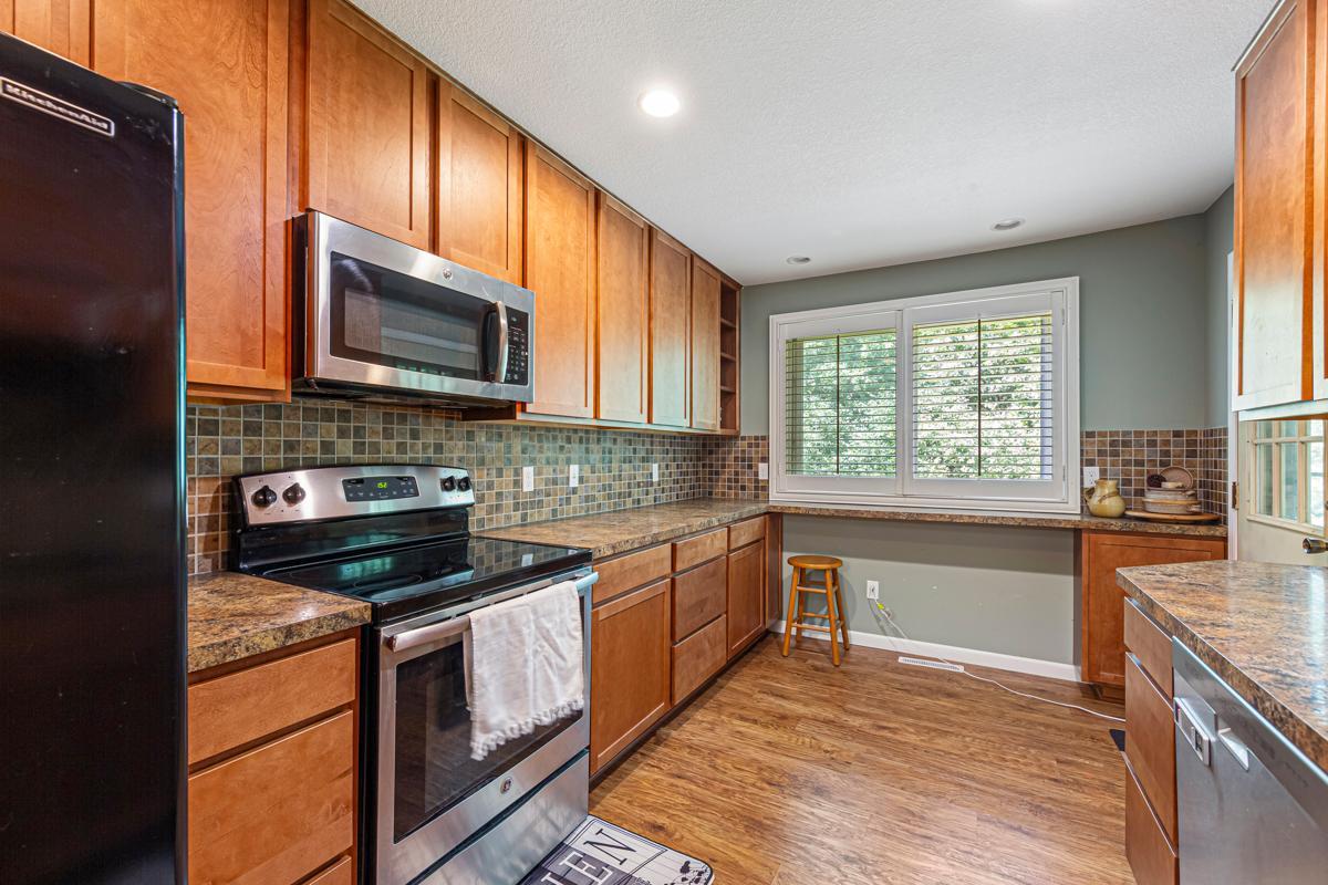 View of Residential at 18450 Creeks Bend Drive, Minnetonka MN 55345, Minnetonka (14 of 27) - Mike Wilen | Minnesota Team Real Estate