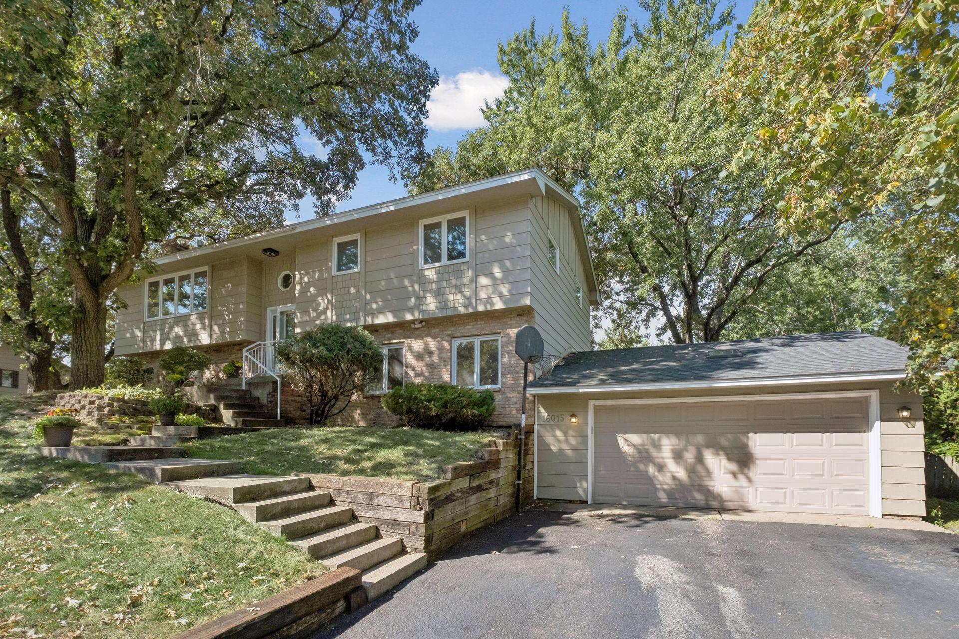 View of Residential at 16015 Oak Shore Drive, Lakeville MN 55044, Lakeville (4 of 83) - Mike Wilen | Minnesota Team Real Estate