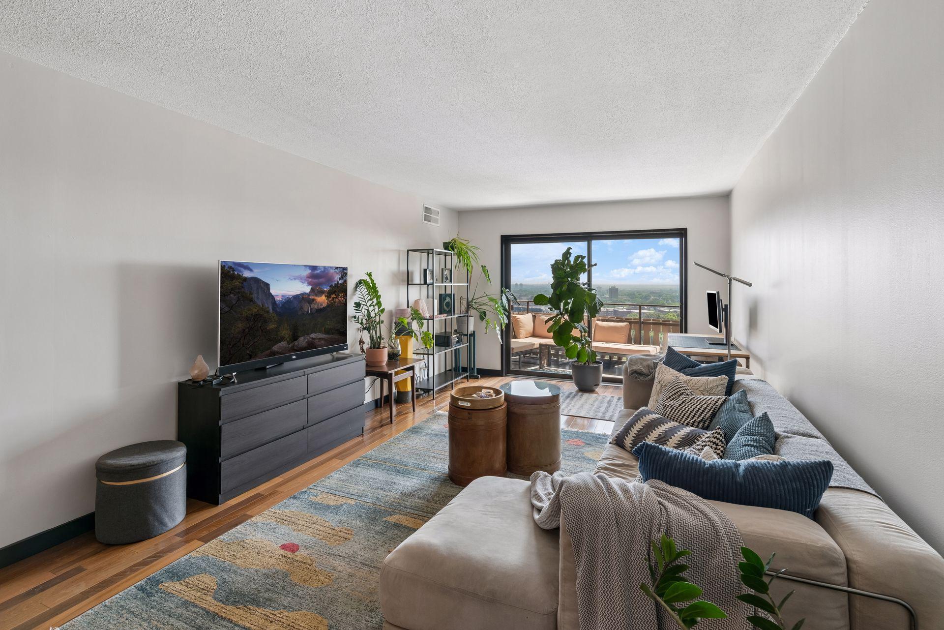 View of Residential at 400 Groveland Avenue #1714, Minneapolis MN 55403, Minneapolis (38 of 89) - Mike Wilen | Minnesota Team Real Estate