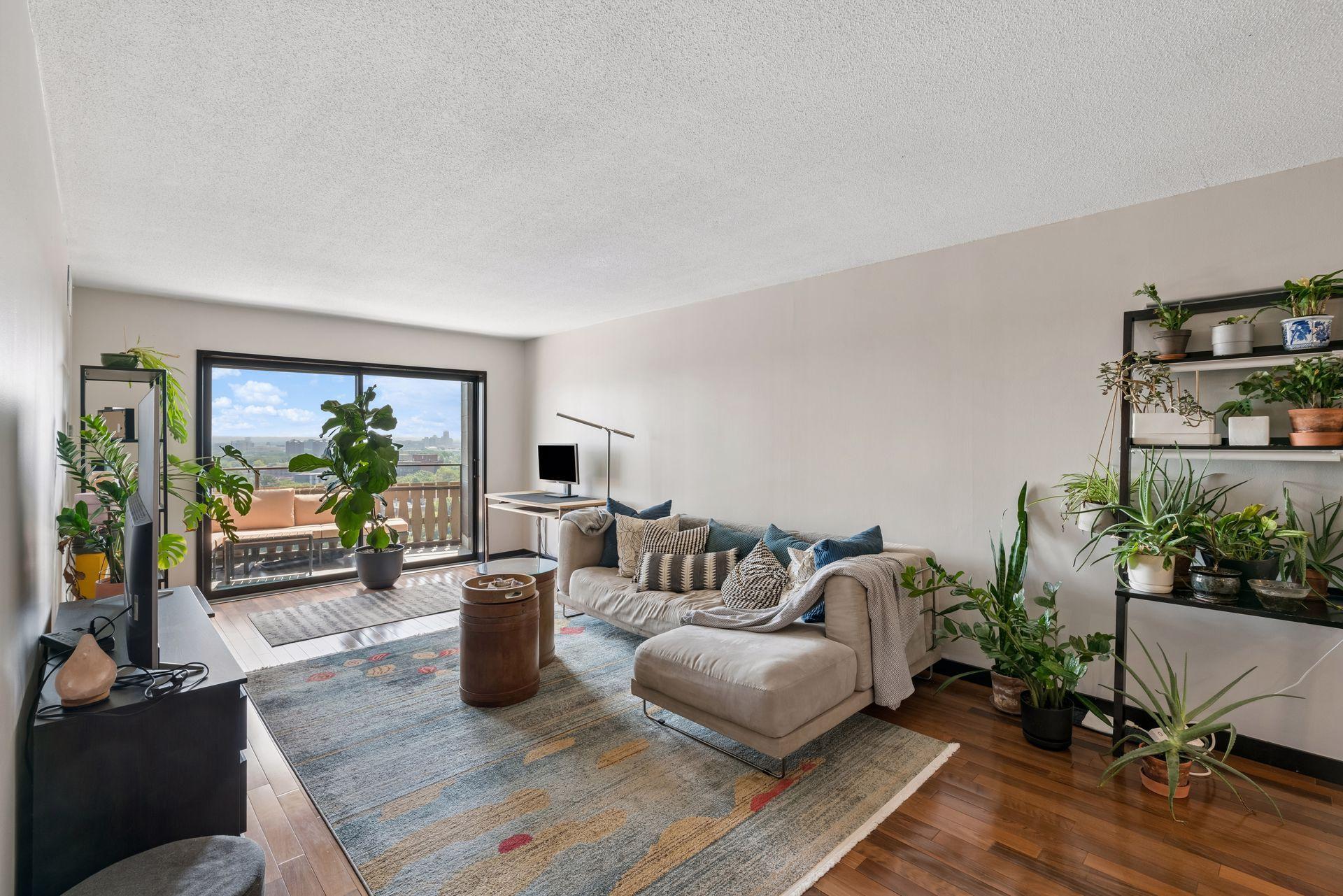 View of Residential at 400 Groveland Avenue #1714, Minneapolis MN 55403, Minneapolis (37 of 89) - Mike Wilen | Minnesota Team Real Estate