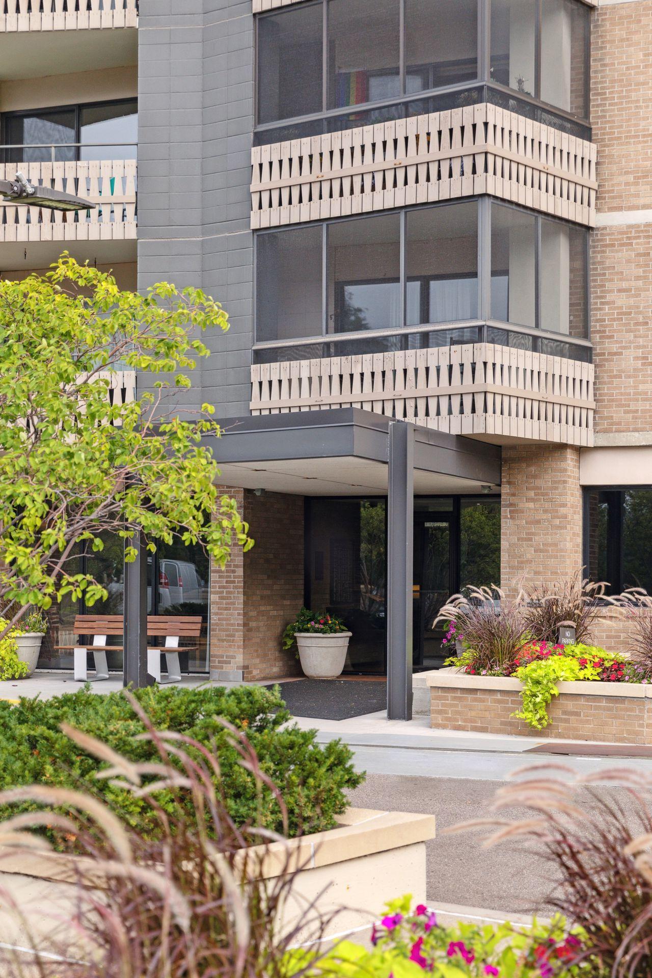 View of Residential at 400 Groveland Avenue #1714, Minneapolis MN 55403, Minneapolis (15 of 89) - Mike Wilen | Minnesota Team Real Estate
