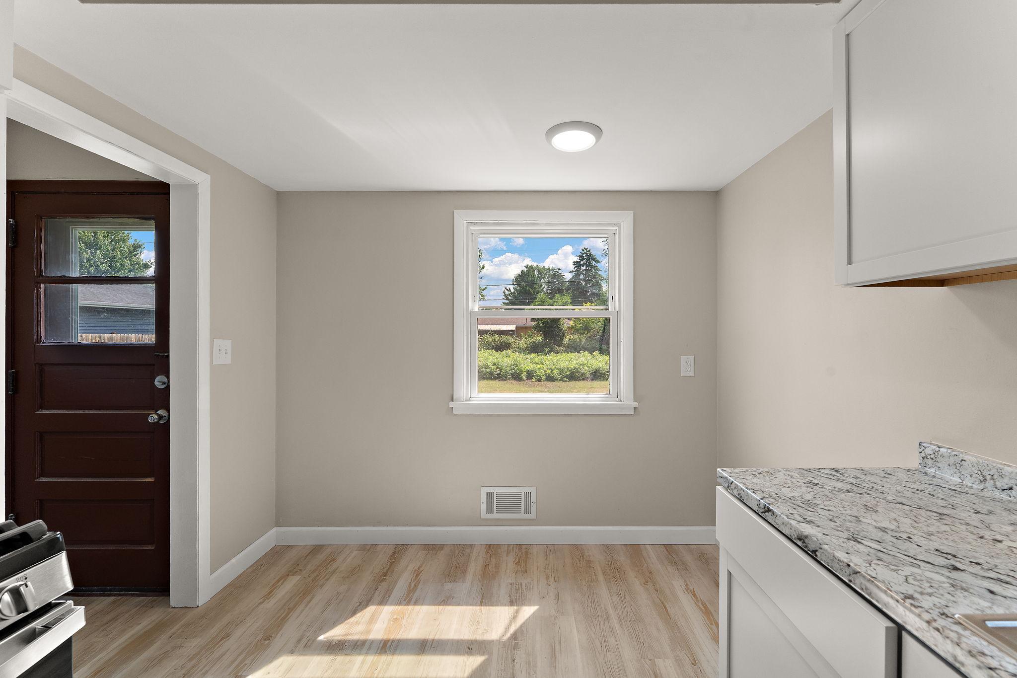 View of Residential at 5906 Dupont Avenue, Brooklyn Center MN 55430, Brooklyn Center (25 of 32) - Mike Wilen | Minnesota Team Real Estate