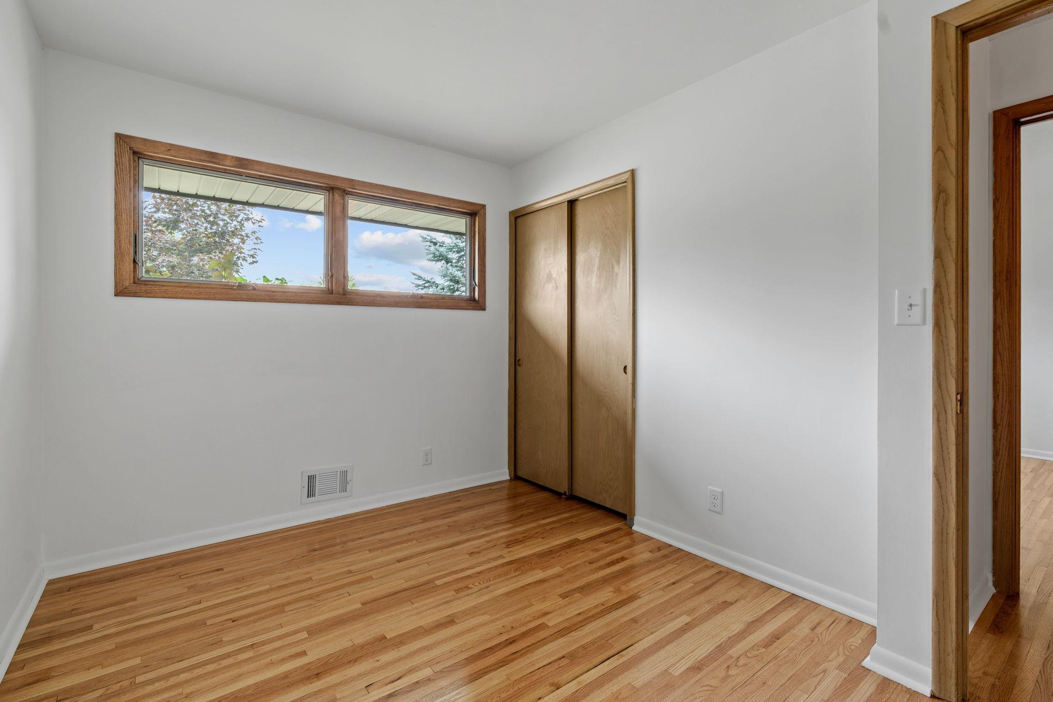 View of Residential at 810 Oakwood Drive, New Brighton MN 55112, New Brighton (30 of 68) - Mike Wilen | Minnesota Team Real Estate