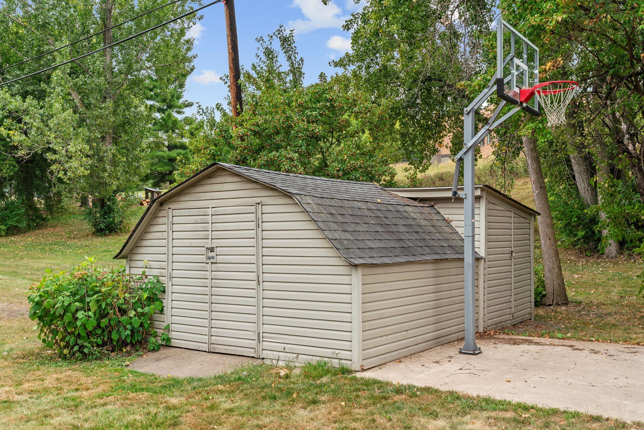 View of Residential at 810 Oakwood Drive, New Brighton MN 55112, New Brighton (53 of 68) - Mike Wilen | Minnesota Team Real Estate