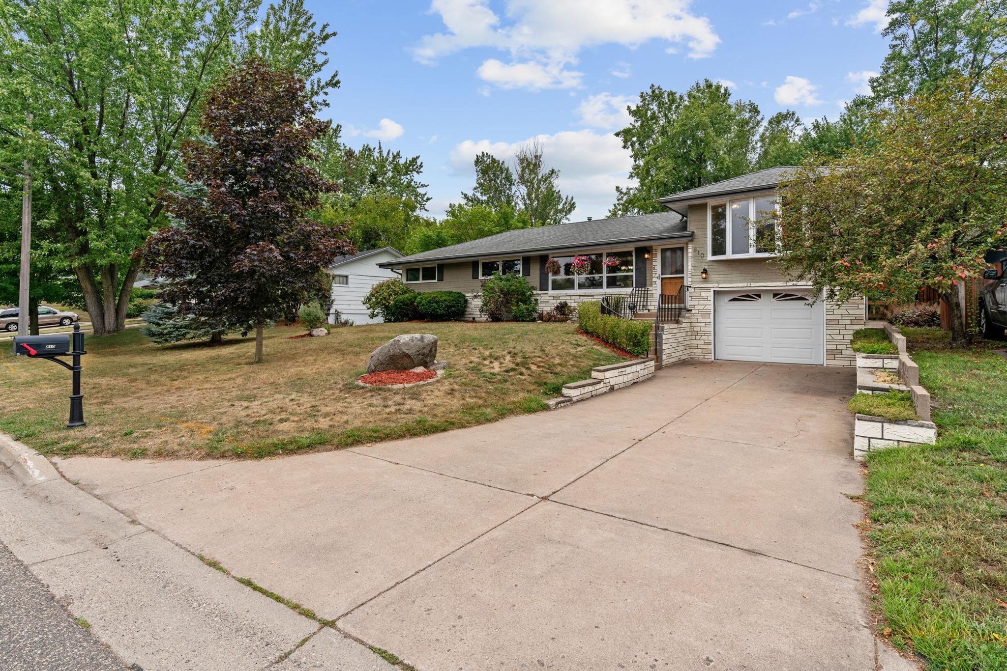 View of Residential at 810 Oakwood Drive, New Brighton MN 55112, New Brighton (57 of 68) - Mike Wilen | Minnesota Team Real Estate