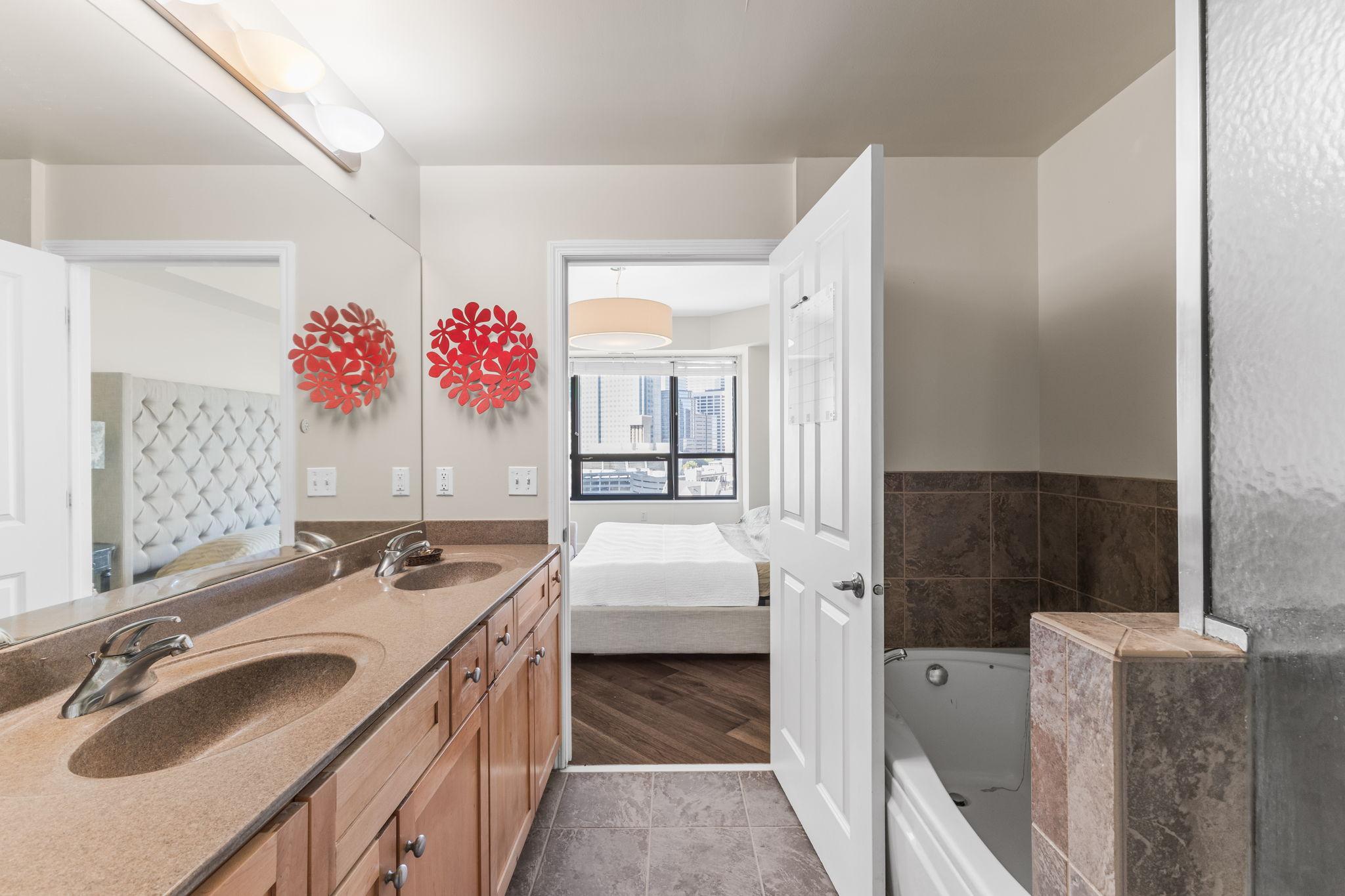 View of Residential at 500 Grant Street #902, Minneapolis MN 55404, Minneapolis (24 of 40) - Mike Wilen | Minnesota Team Real Estate