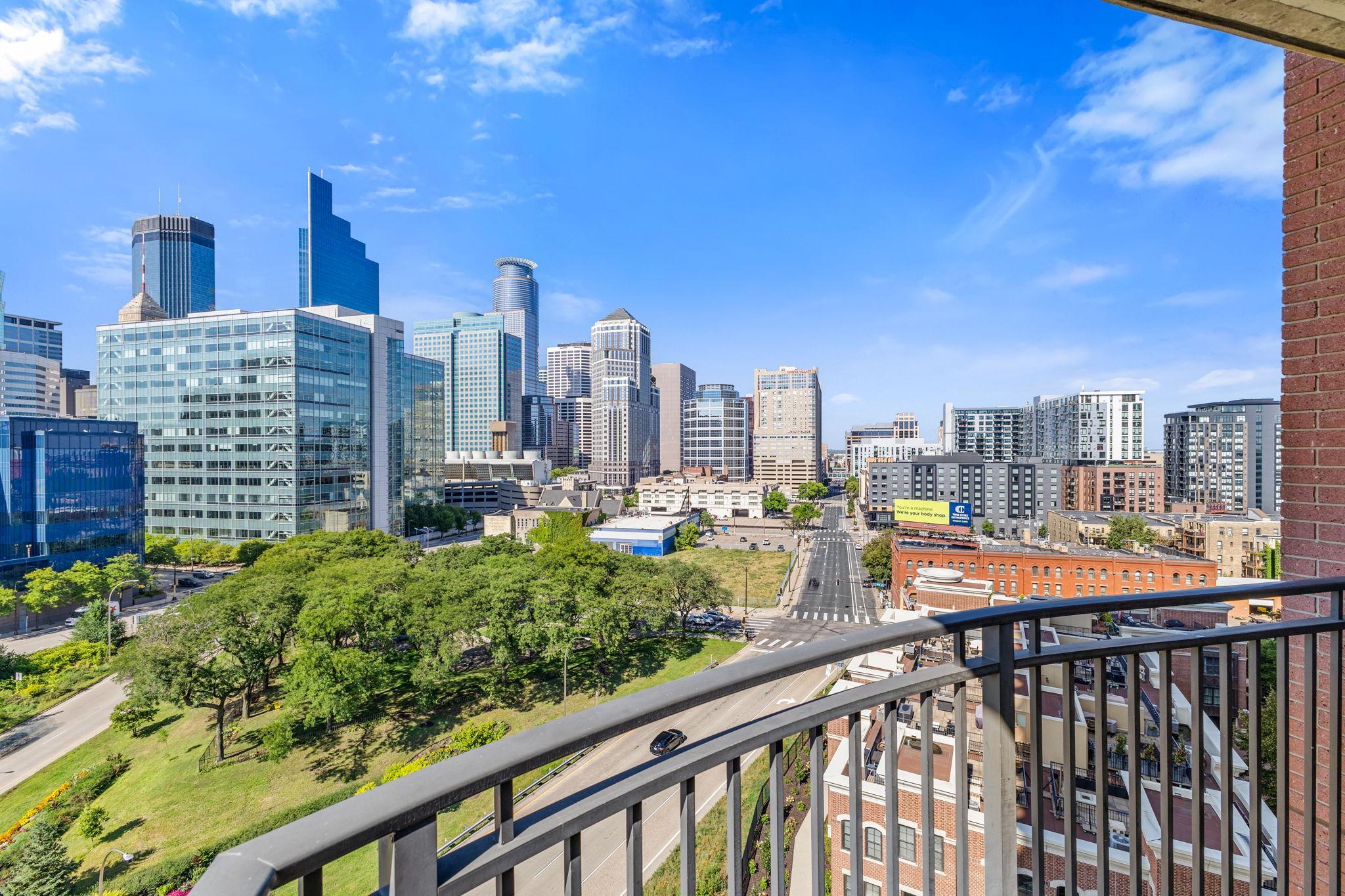 View of Residential at 500 Grant Street #902, Minneapolis MN 55404, Minneapolis (18 of 40) - Mike Wilen | Minnesota Team Real Estate